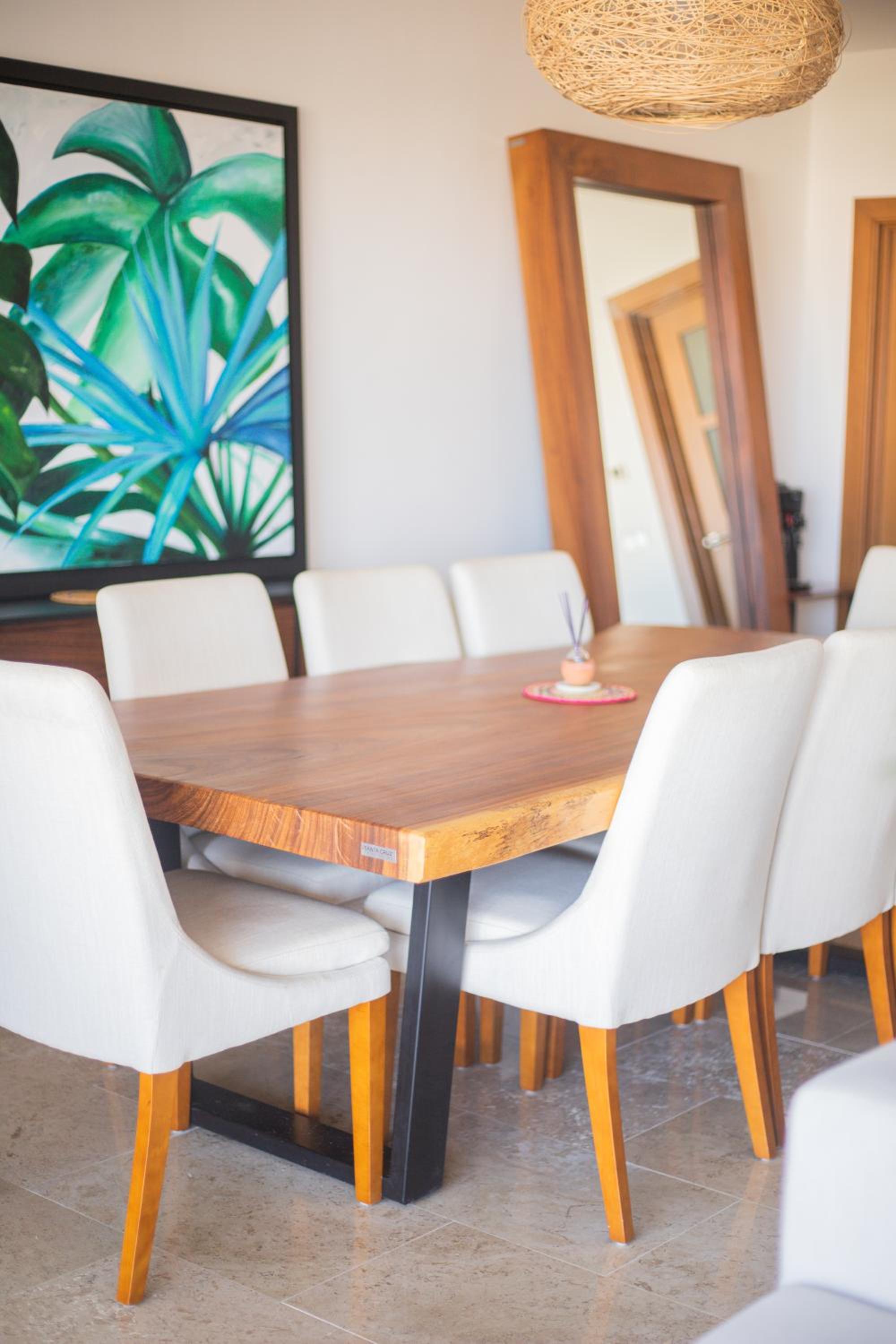 Beautiful apartment by the beach!