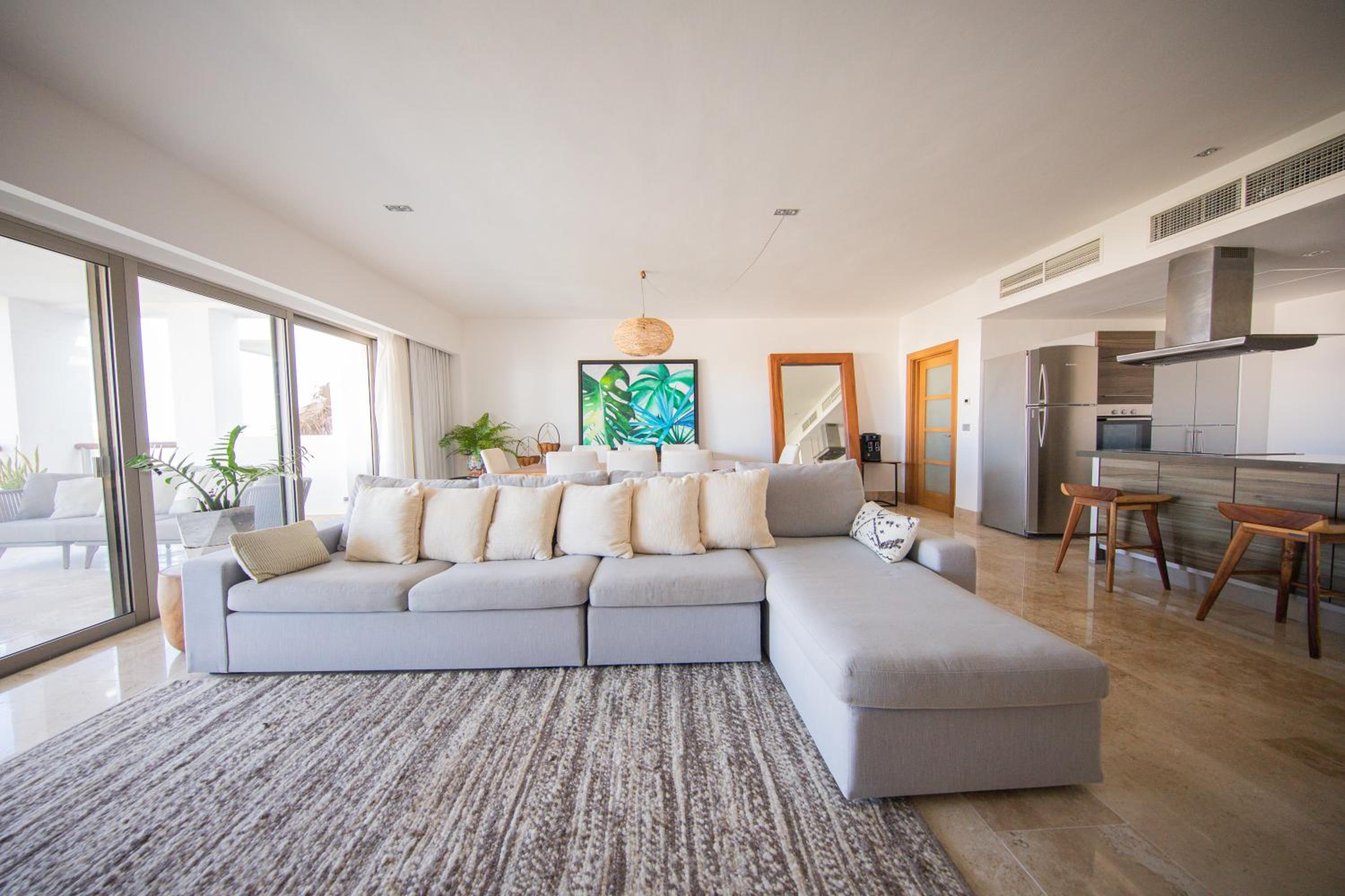 Beautiful apartment by the beach!