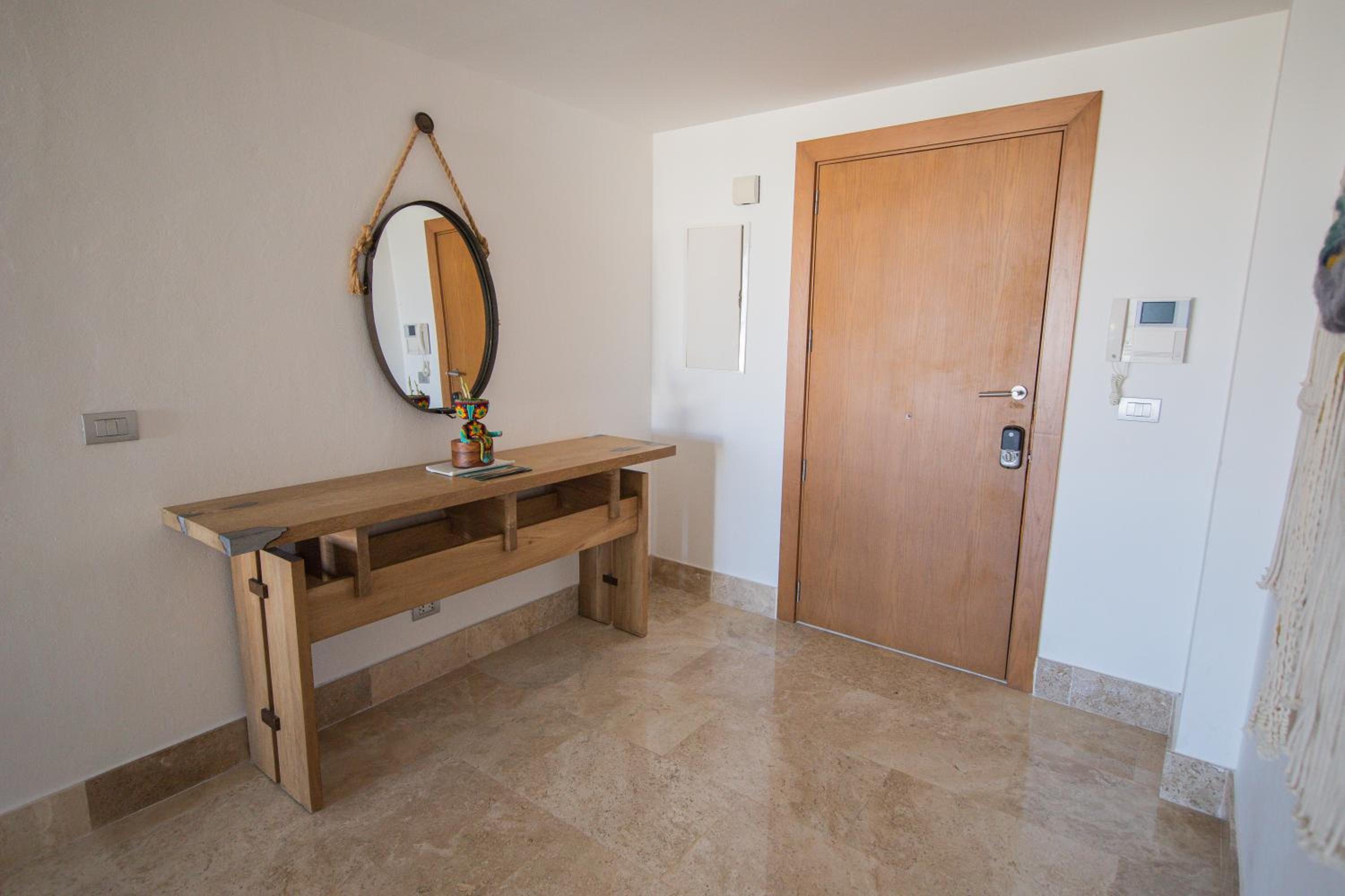 Beautiful apartment by the beach!