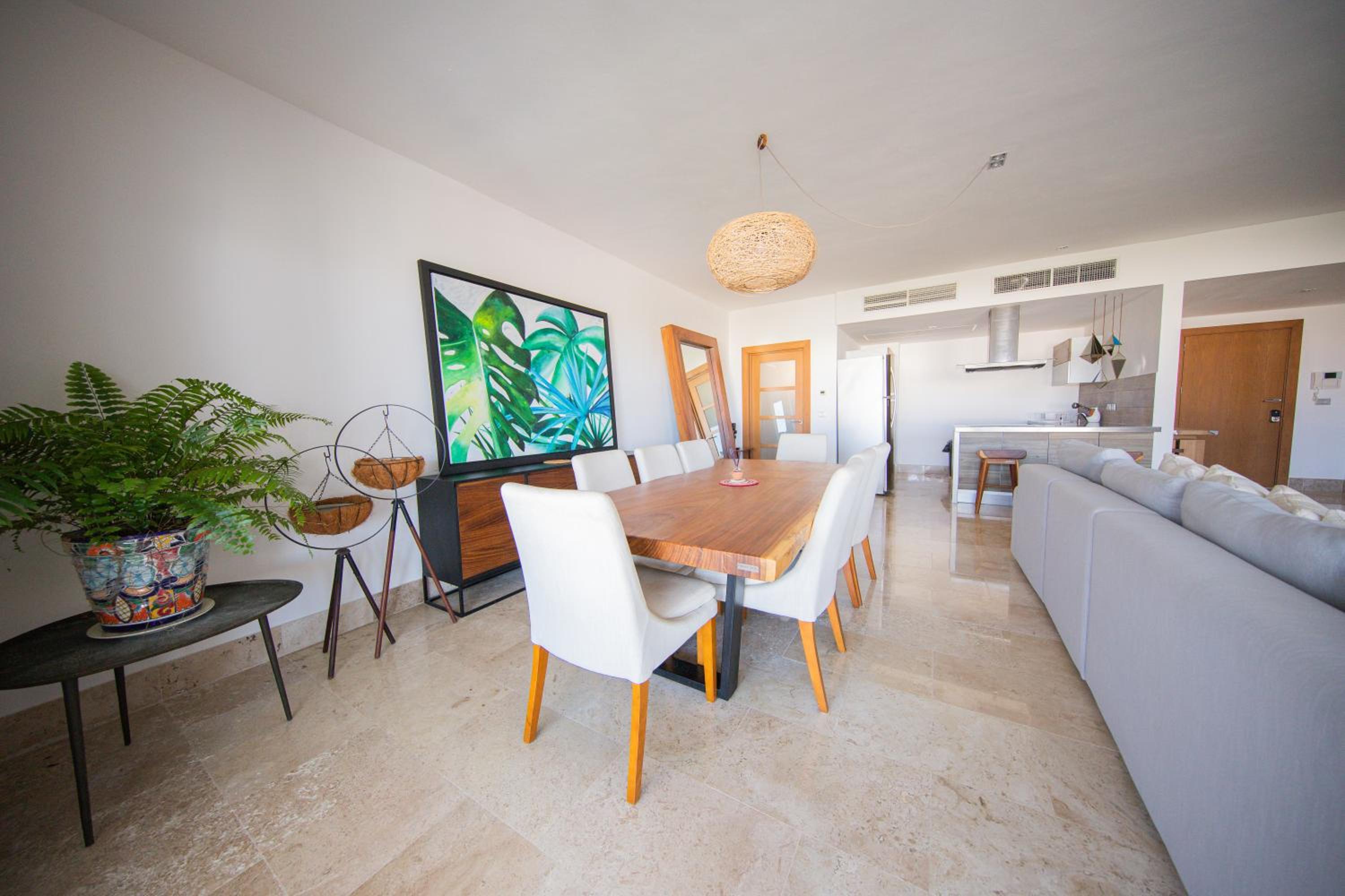 Beautiful apartment by the beach!