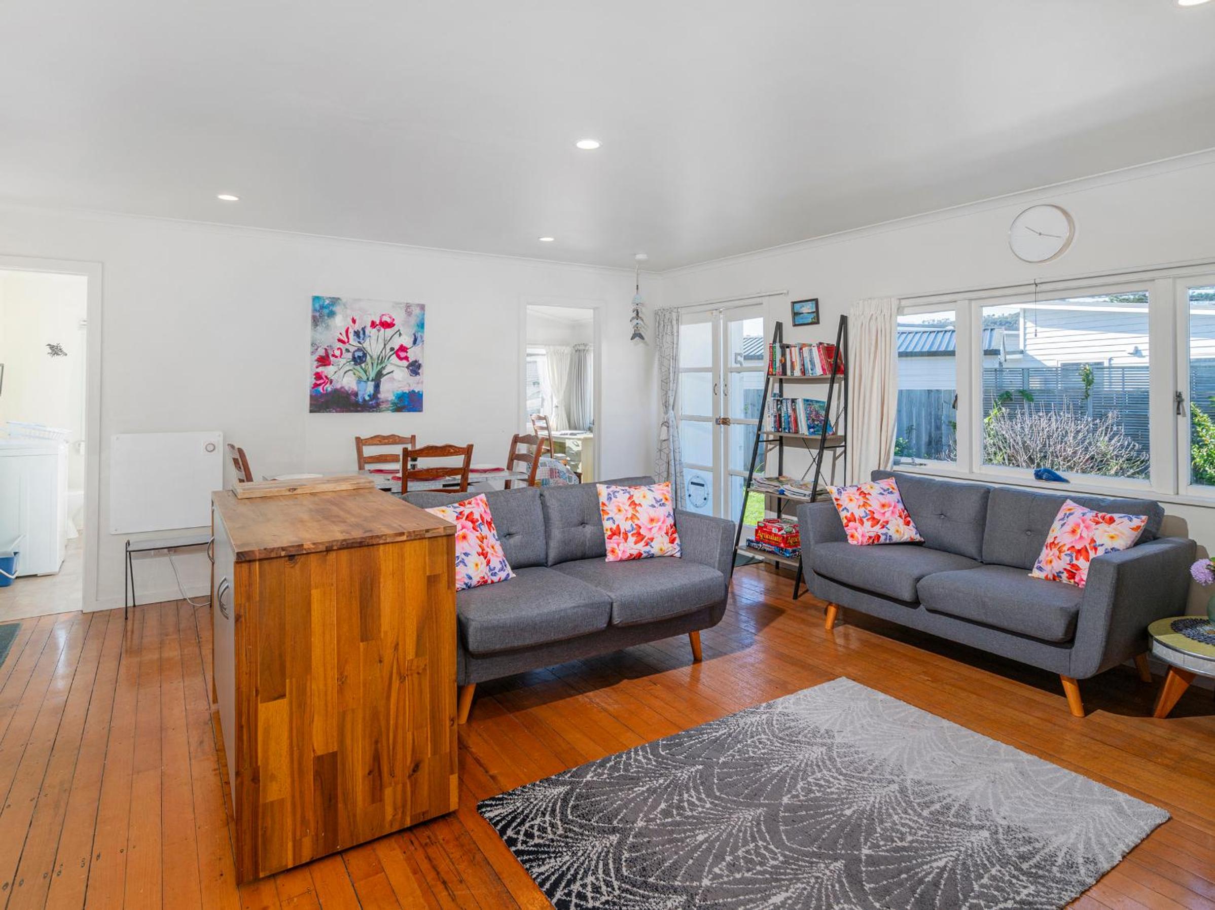 Sunbathe Bach - Whitianga Holiday Home view 4