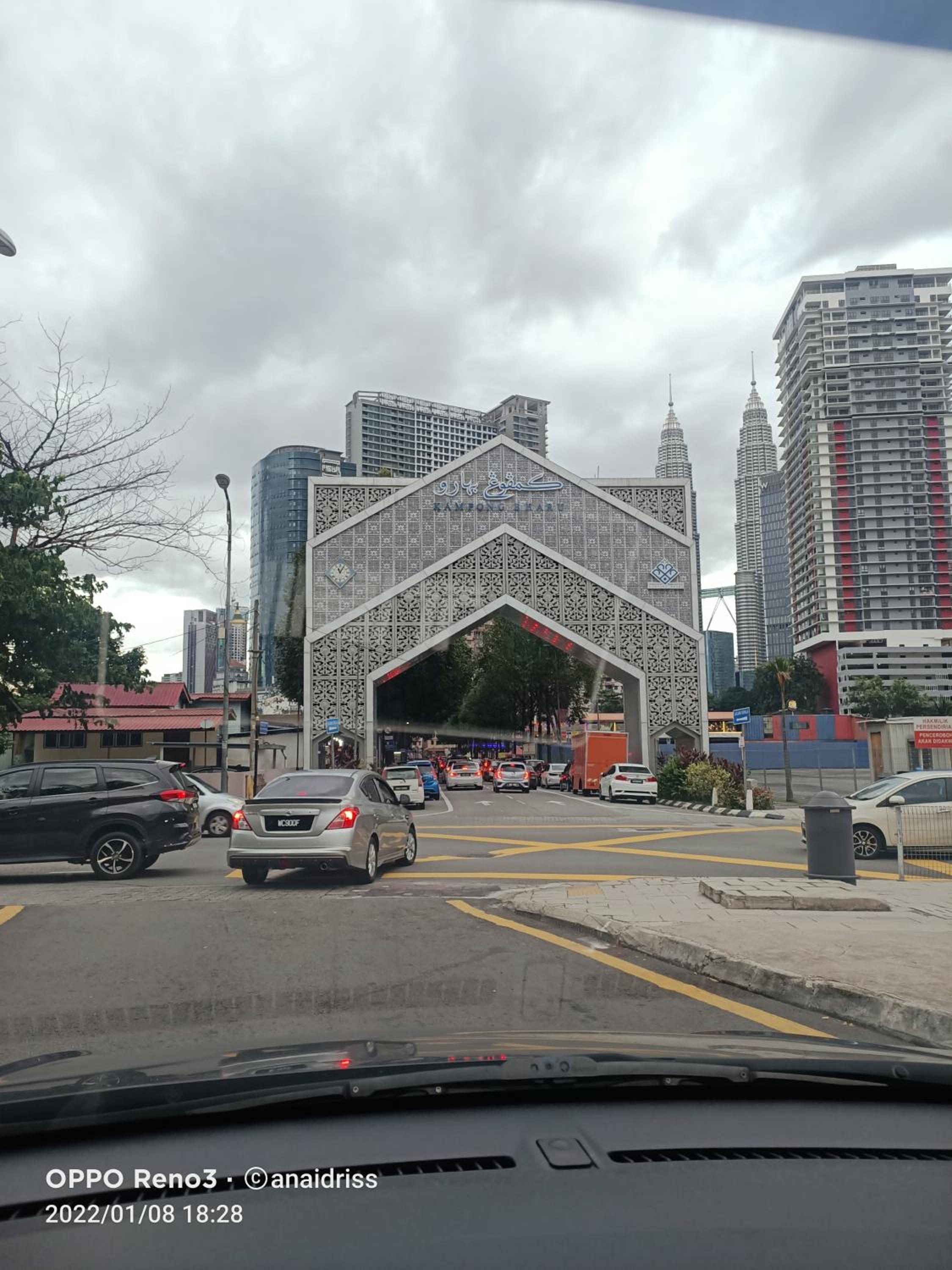 Legasi Kampung baru guest house by rumahrehat 1908sqft huge balcony for BBQ twin tower view