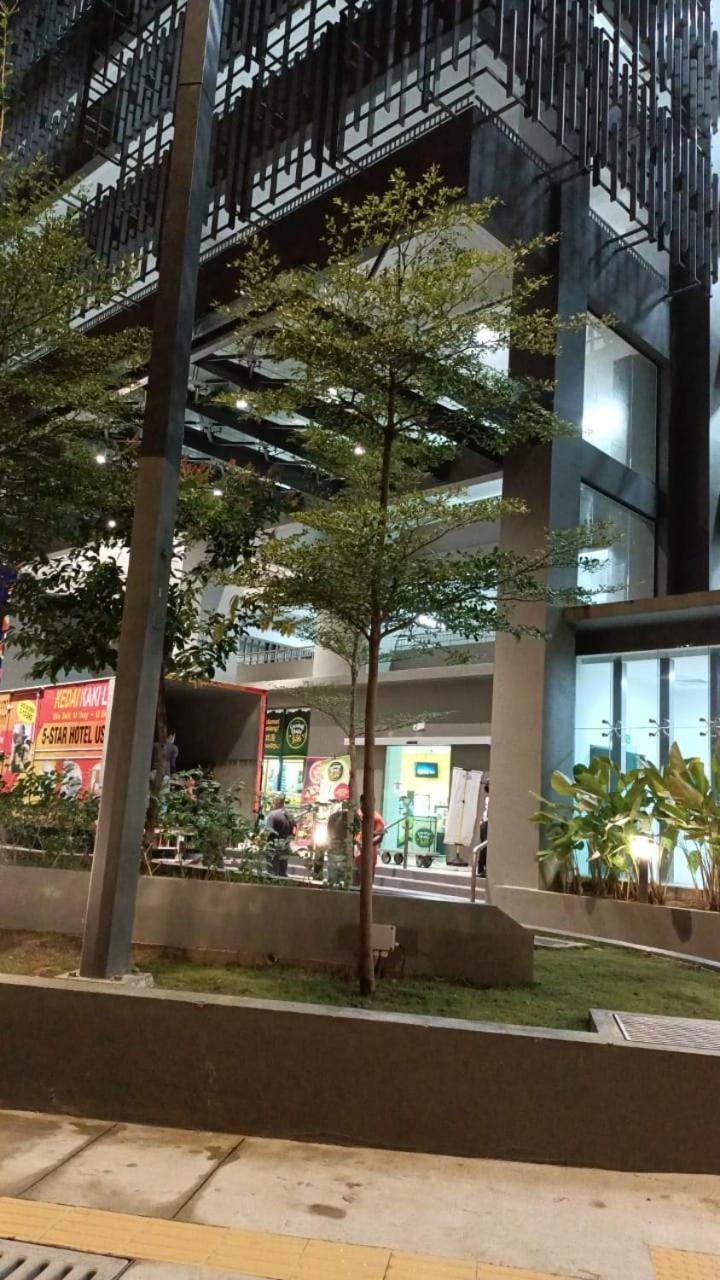 Legasi Kampung baru guest house by rumahrehat 1908sqft huge balcony for BBQ twin tower view