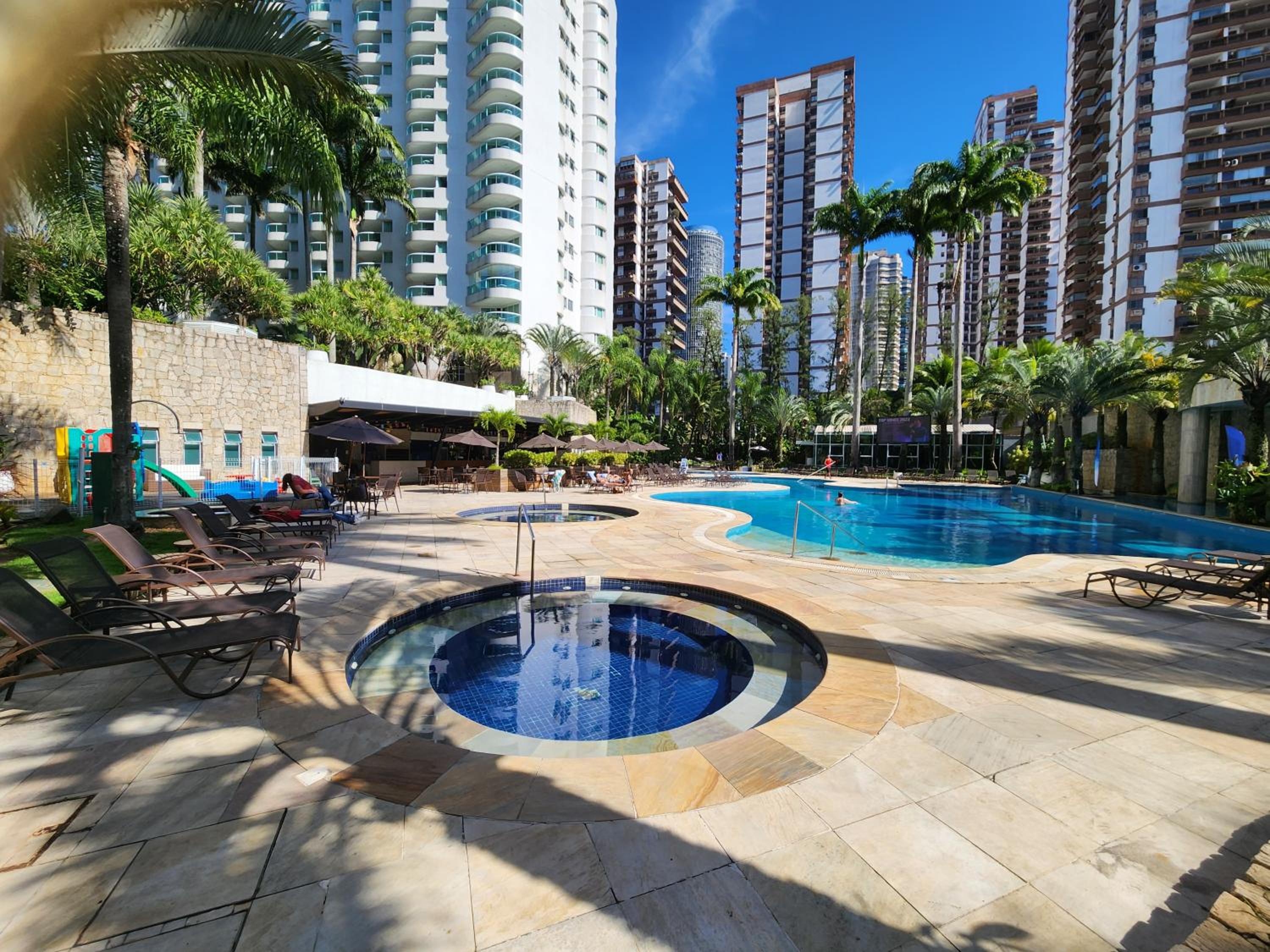 Flat Barra da Tijuca Resort Urbano beira mar