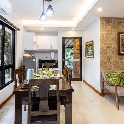 Noni's Resort