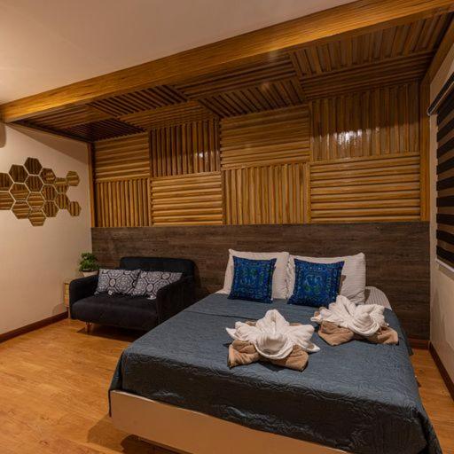 Noni's Resort