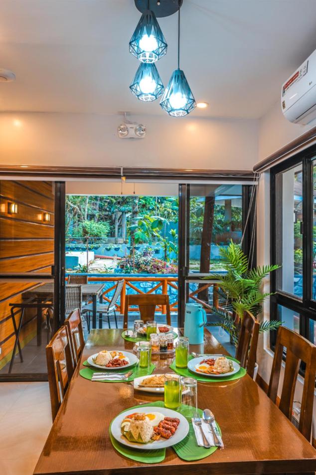 Noni's Resort
