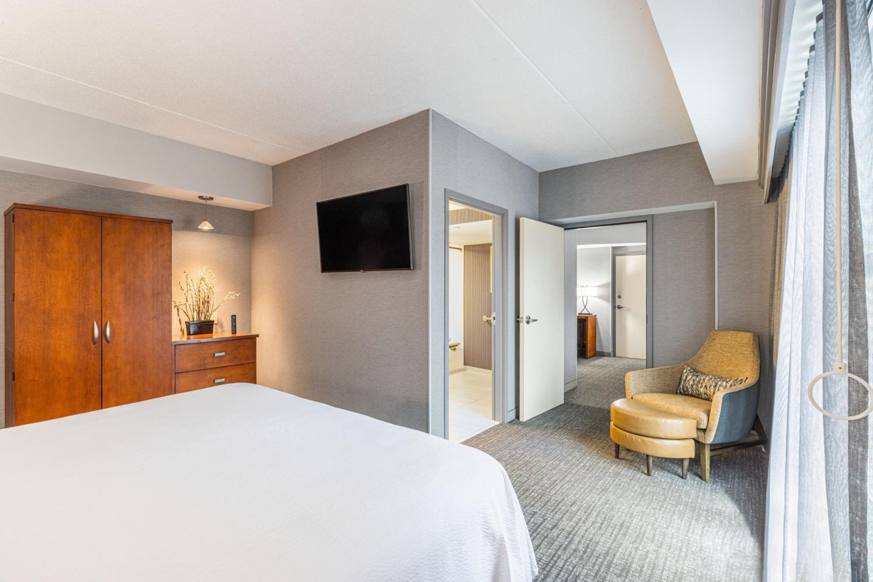 Courtyard by Marriott Boston Waltham - Property Image 8