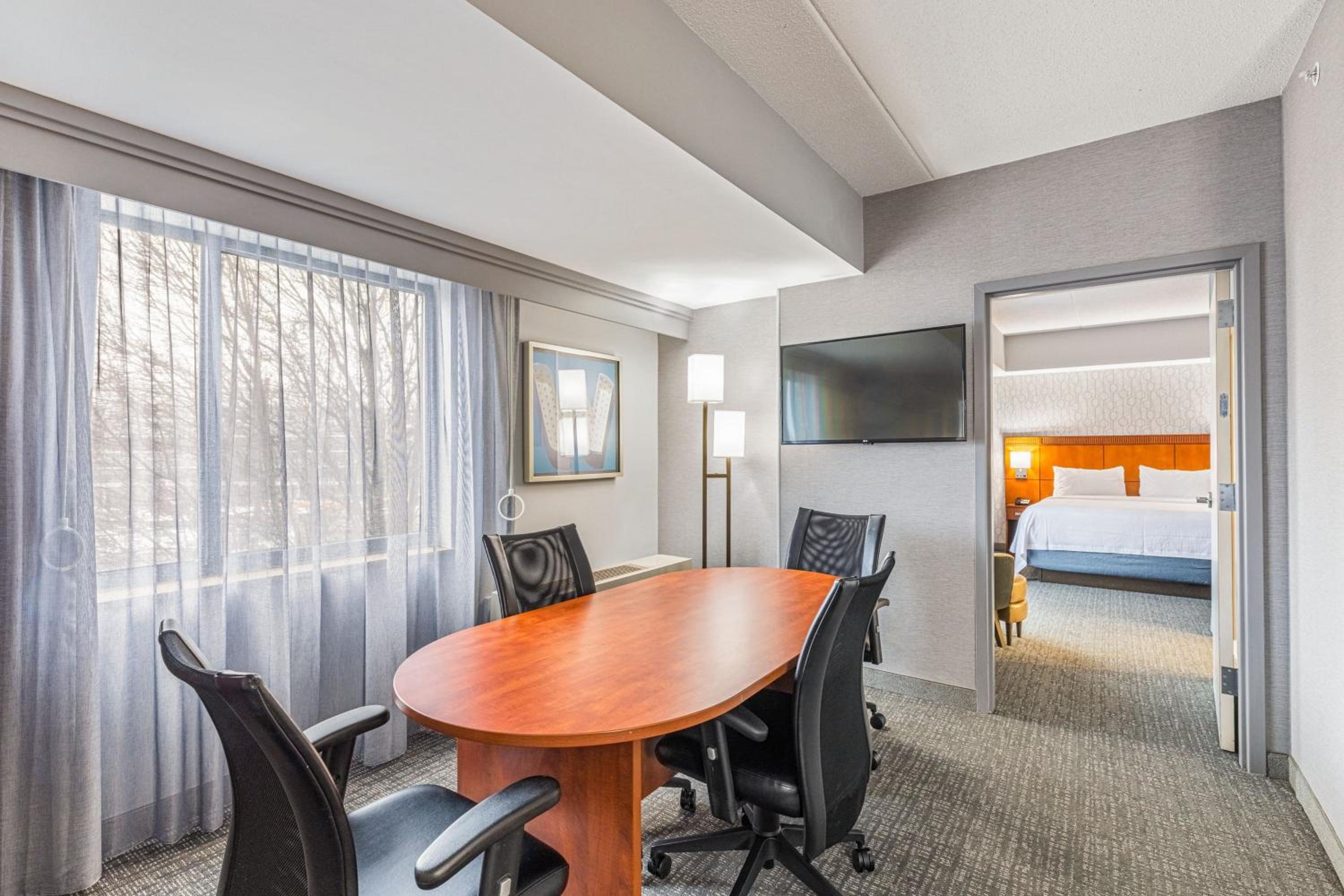 Courtyard by Marriott Boston Waltham - Property Image 10