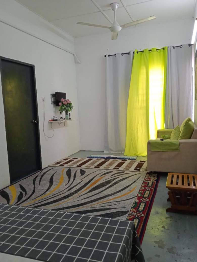 Budget Homestay Impiana Adril photo 2