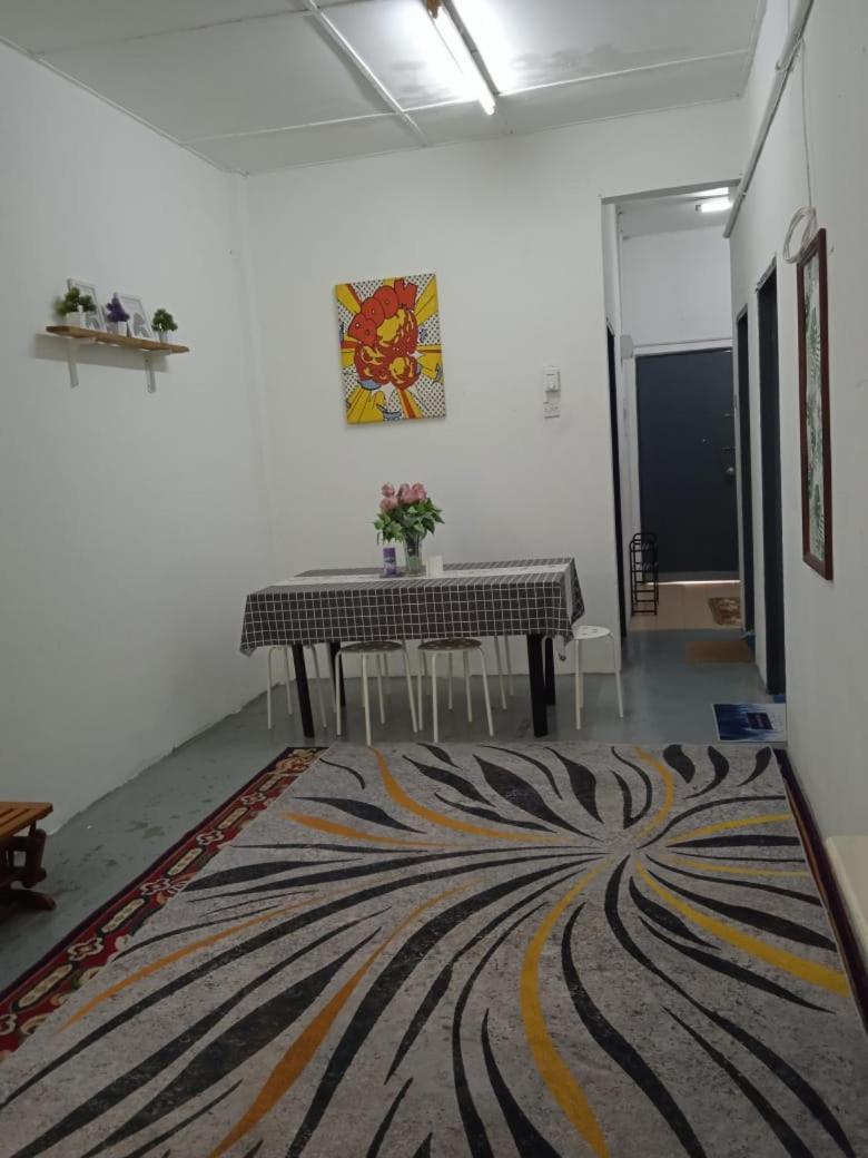 Budget Homestay Impiana Adril photo 3