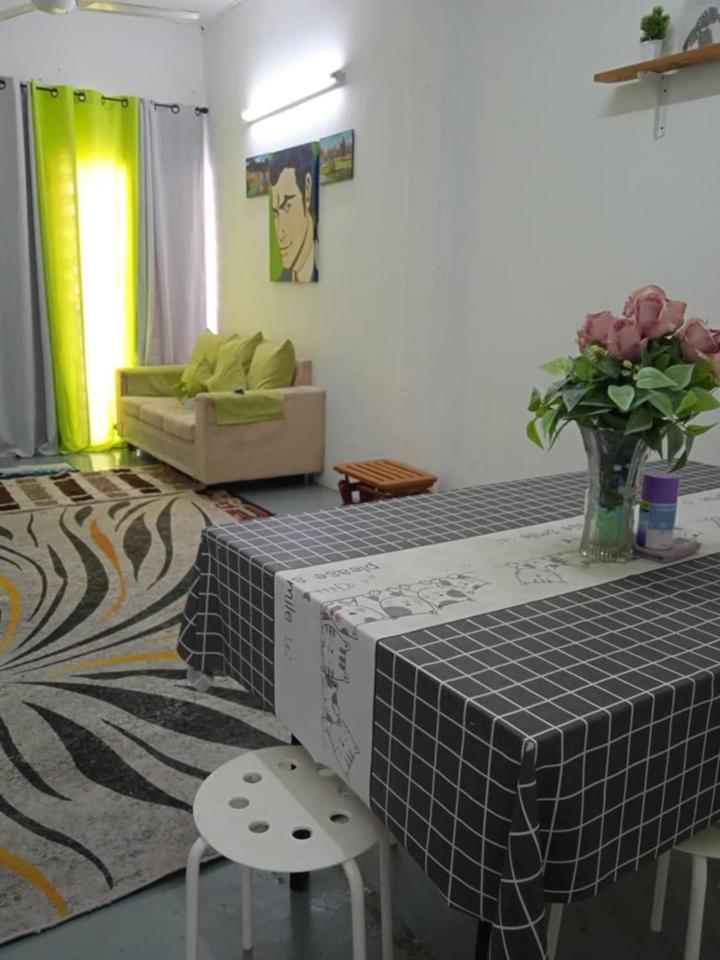Budget Homestay Impiana Adril photo 1
