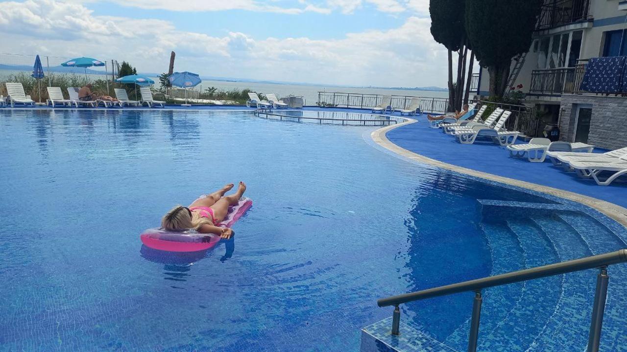 Pomorie Direkt am Pool
