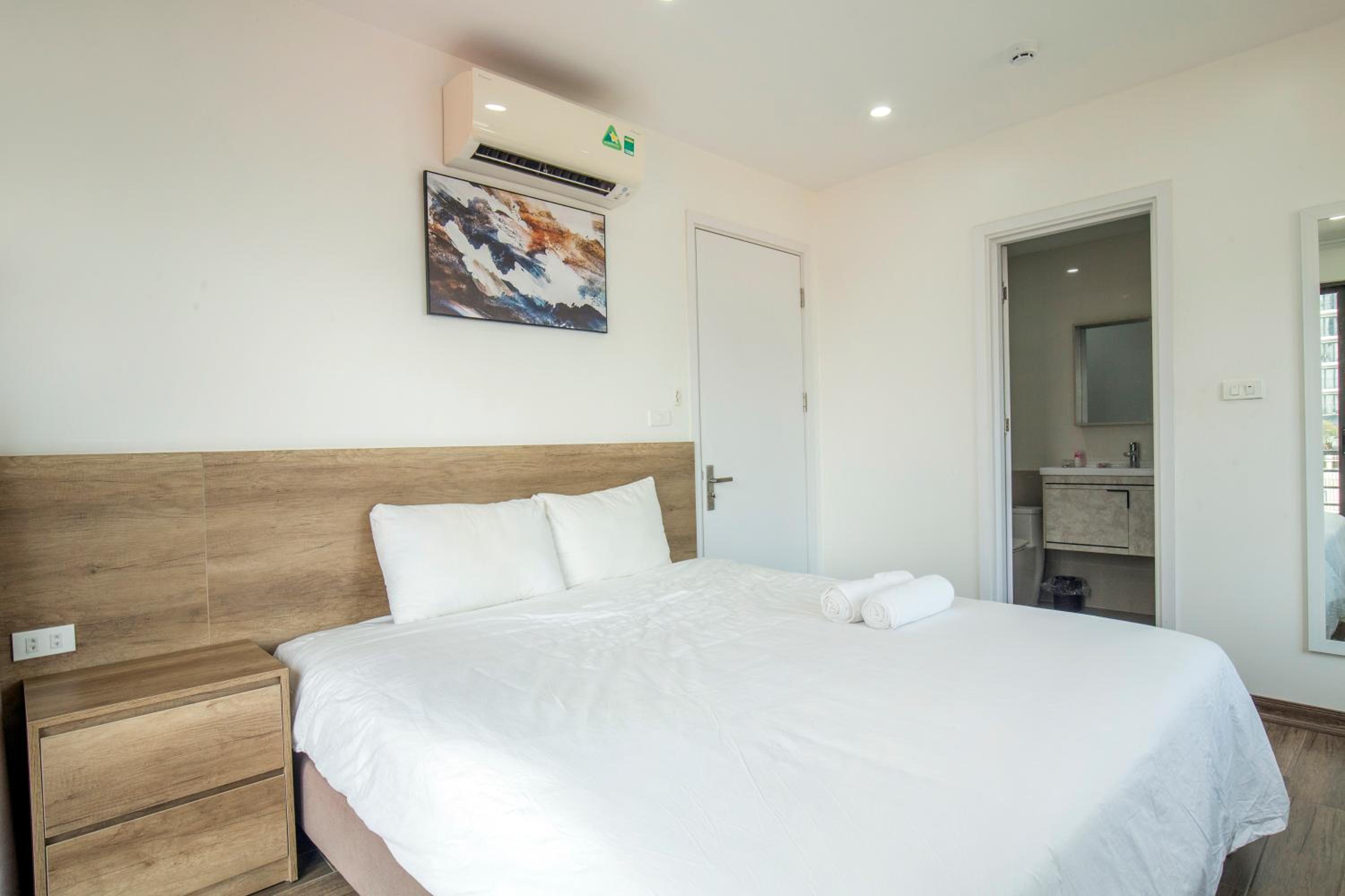 The Valley - Westlake Apartment