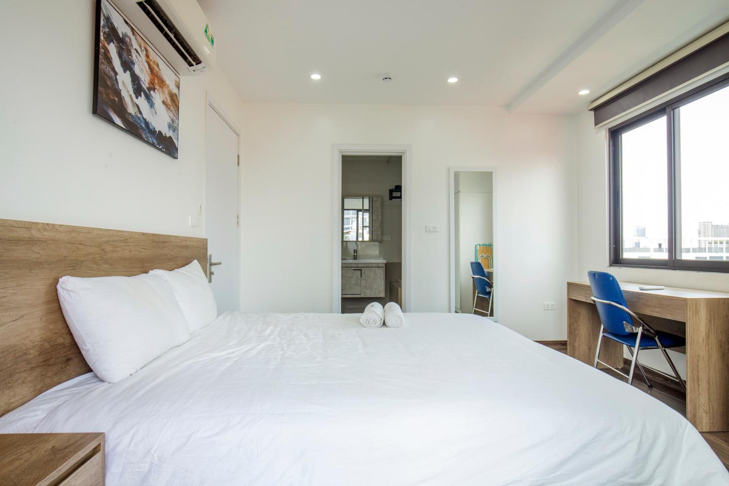 The Valley - Westlake Apartment