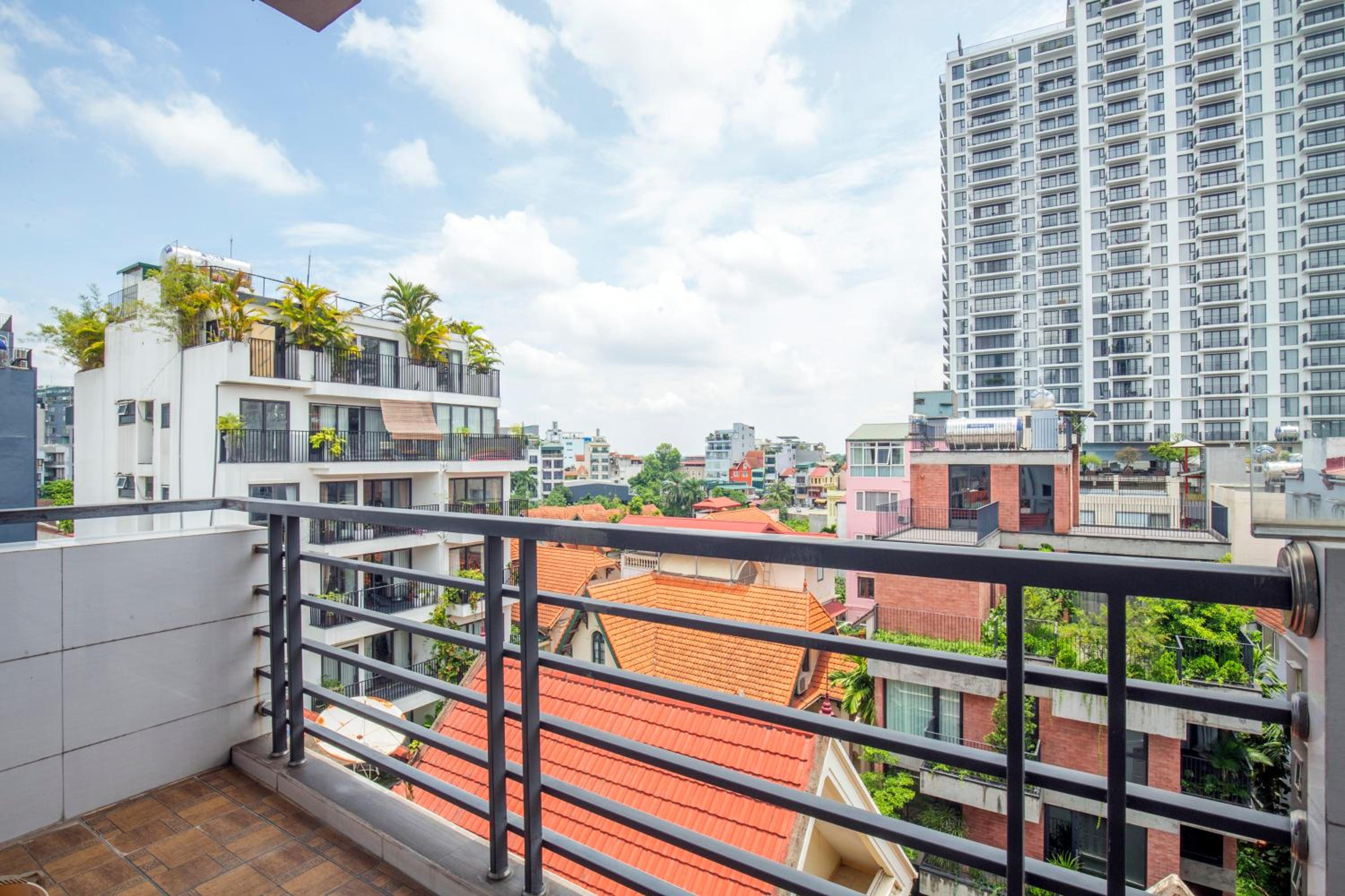 The Valley - Westlake Apartment