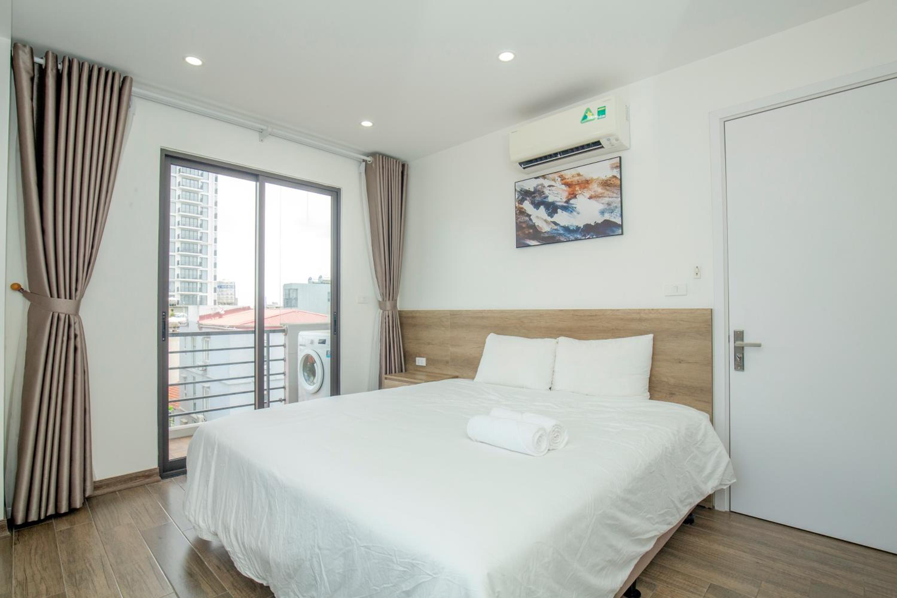 The Valley - Westlake Apartment