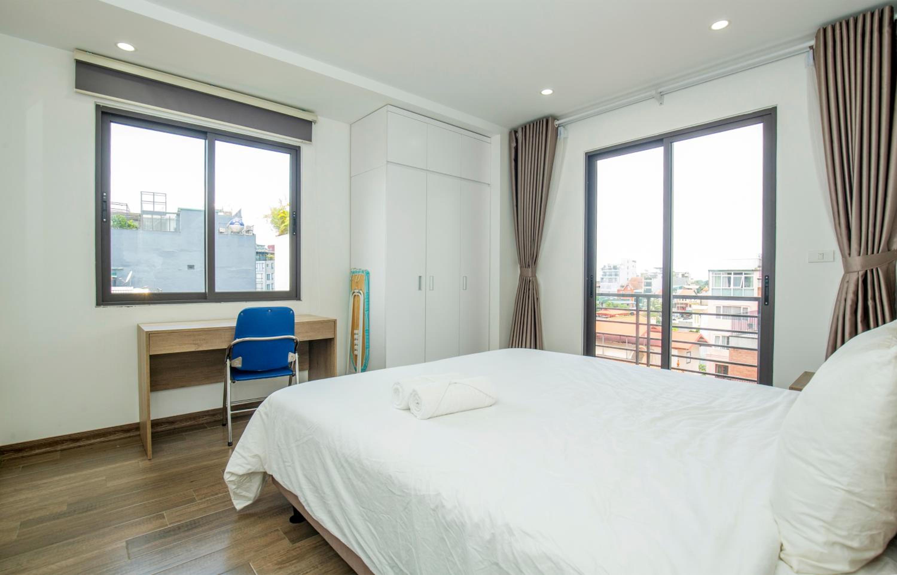 The Valley - Westlake Apartment