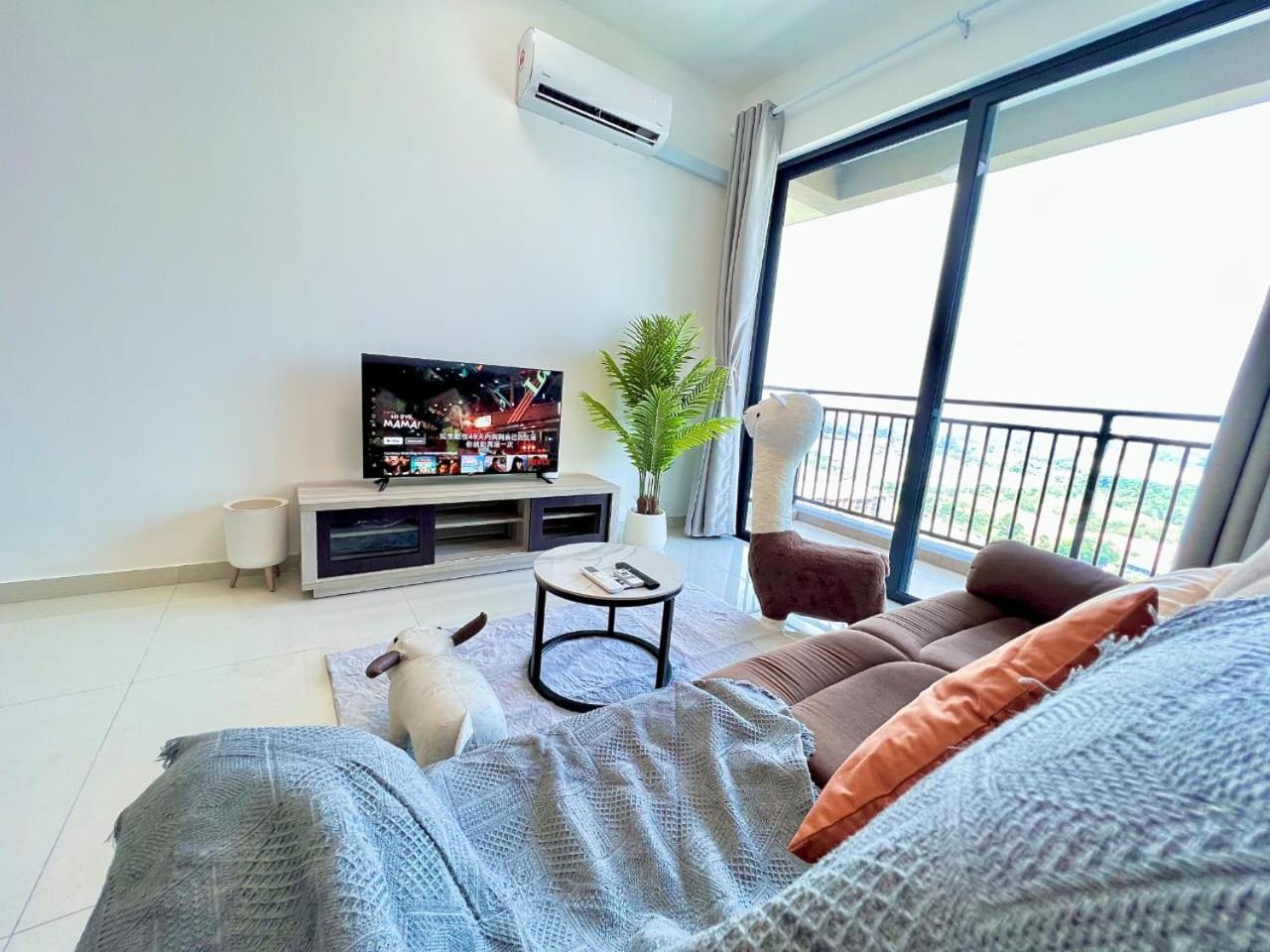 Central Park Tampoi 2 bedroom by Luxecocoo CK
