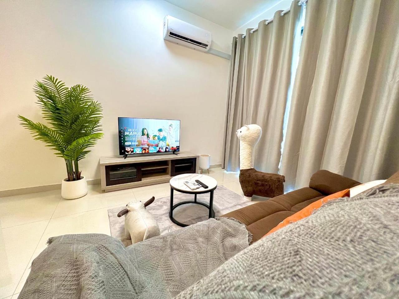Central Park Tampoi 2 bedroom by Luxecocoo CK