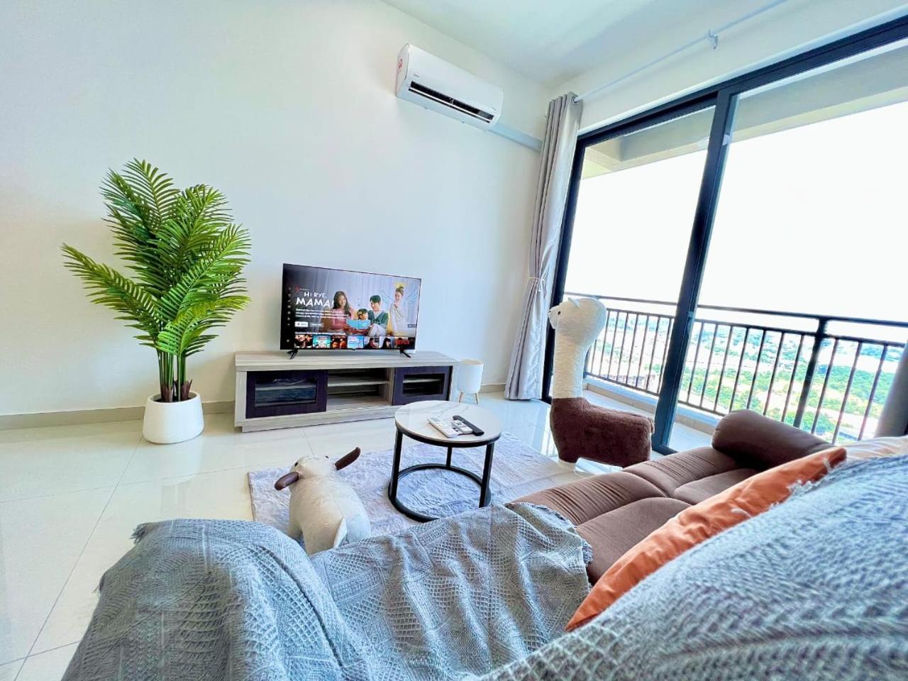 Central Park Tampoi 2 bedroom by Luxecocoo CK