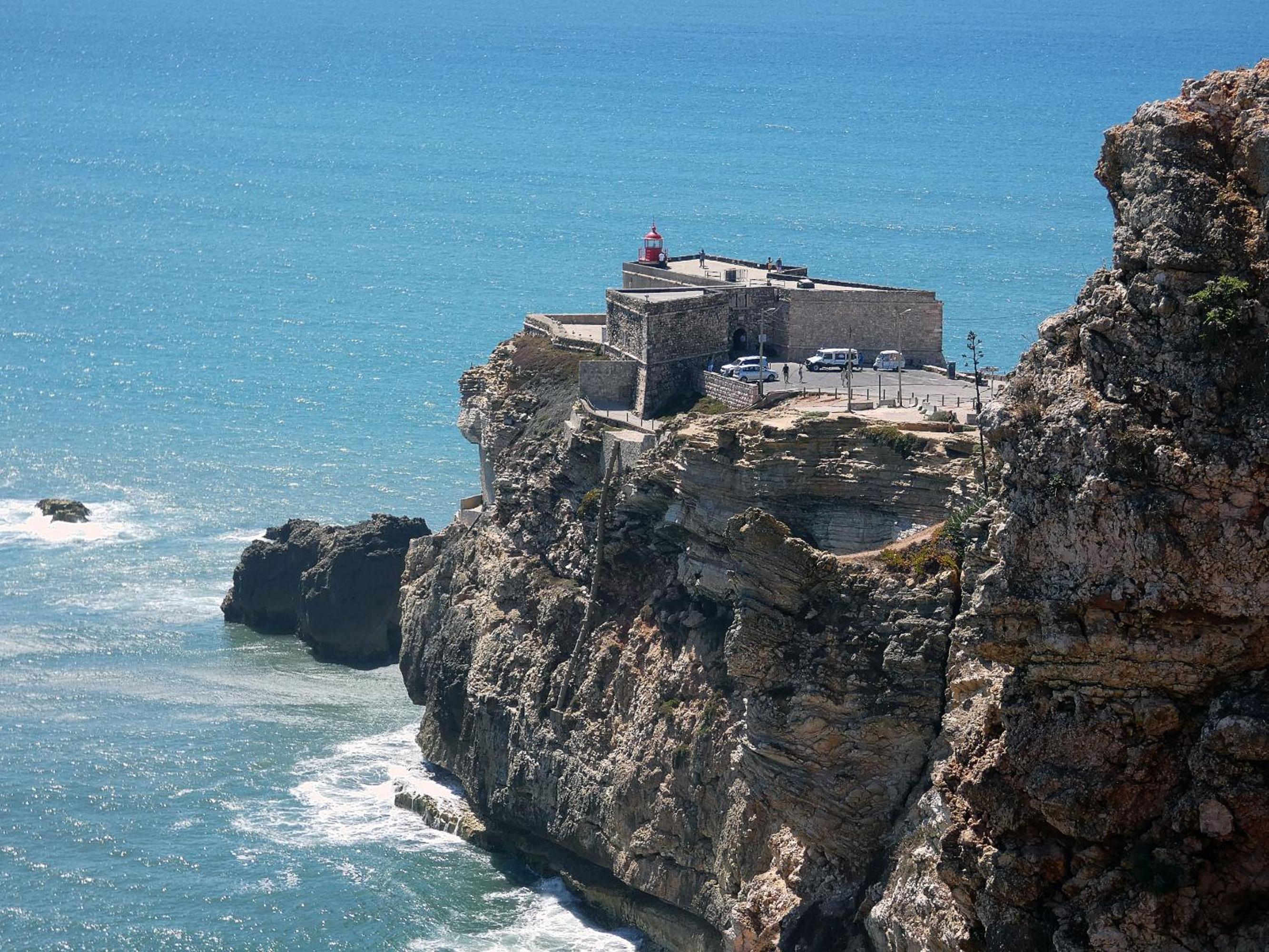 Stone's Throw - Front line apartment in Nazaré view 2