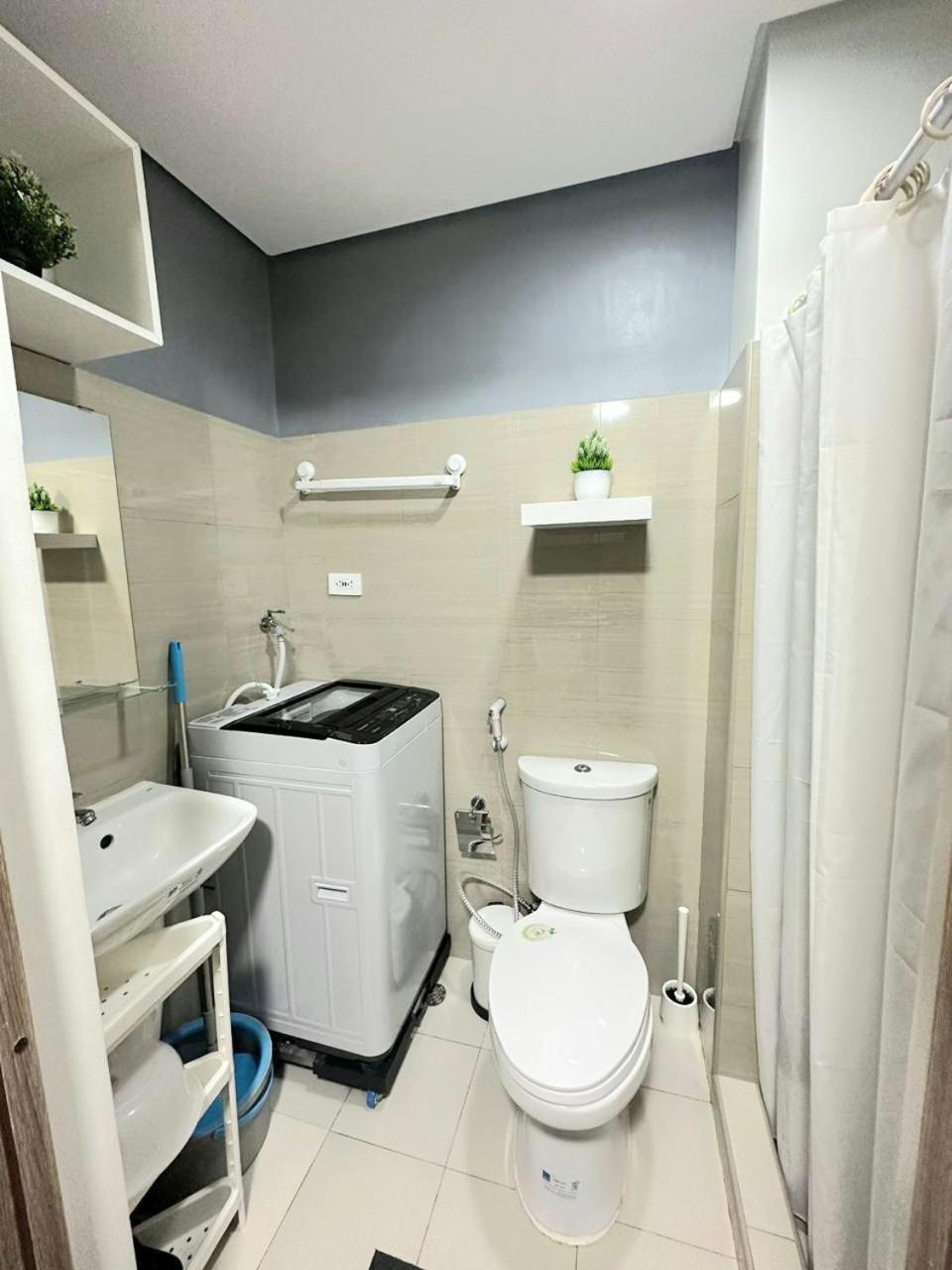 Fully equipped 1BR Condo at Shore2 near to MOA view 3