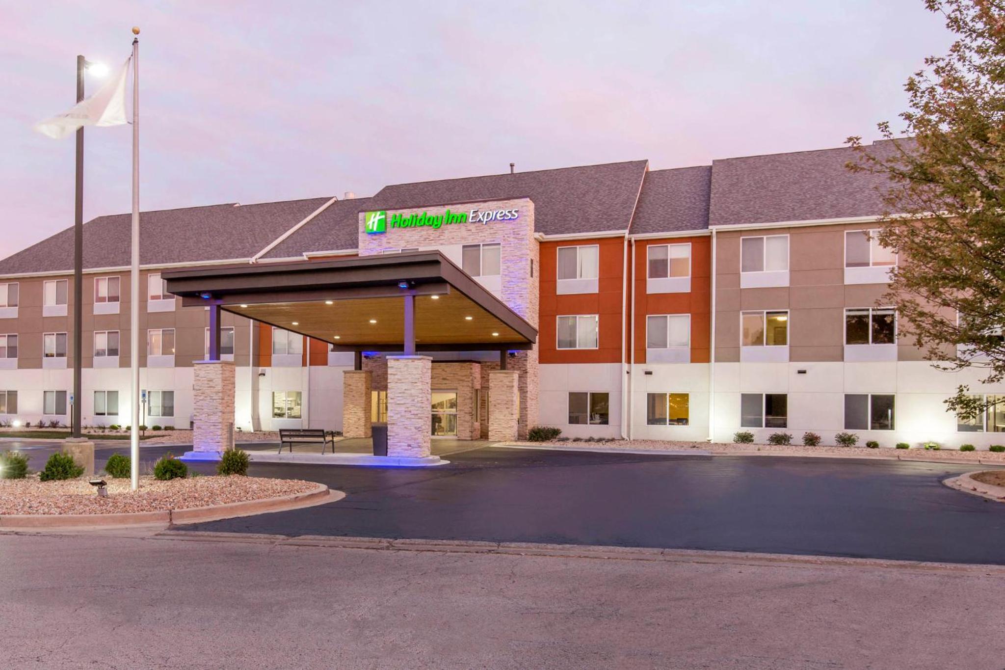 Hotel Holiday Inn Express and Suites Chicago West - St Charles, an IHG Hotel - Image 1