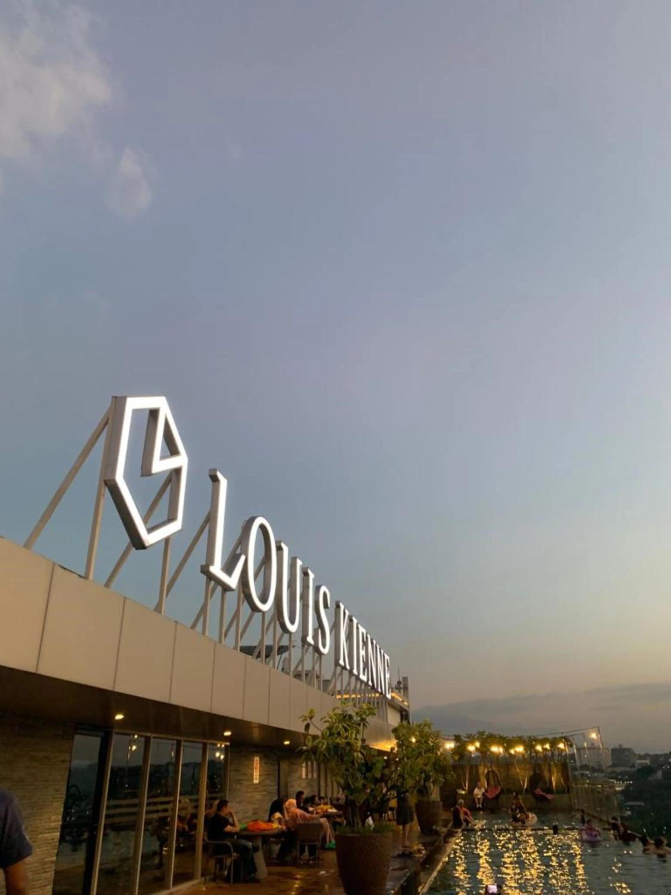 Channel Stay Warhol Simpang Lima Semarang view 2