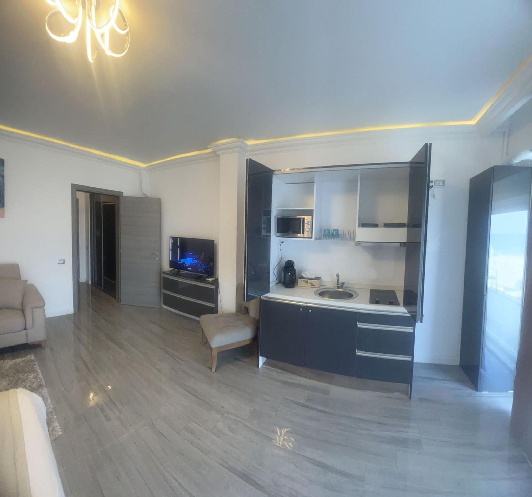 White Tower Mamaia Studio 806