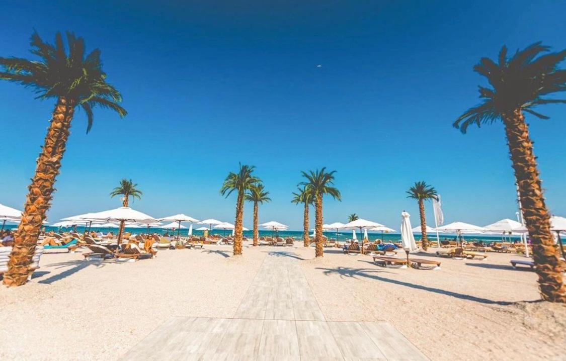 White Tower Mamaia Studio 806