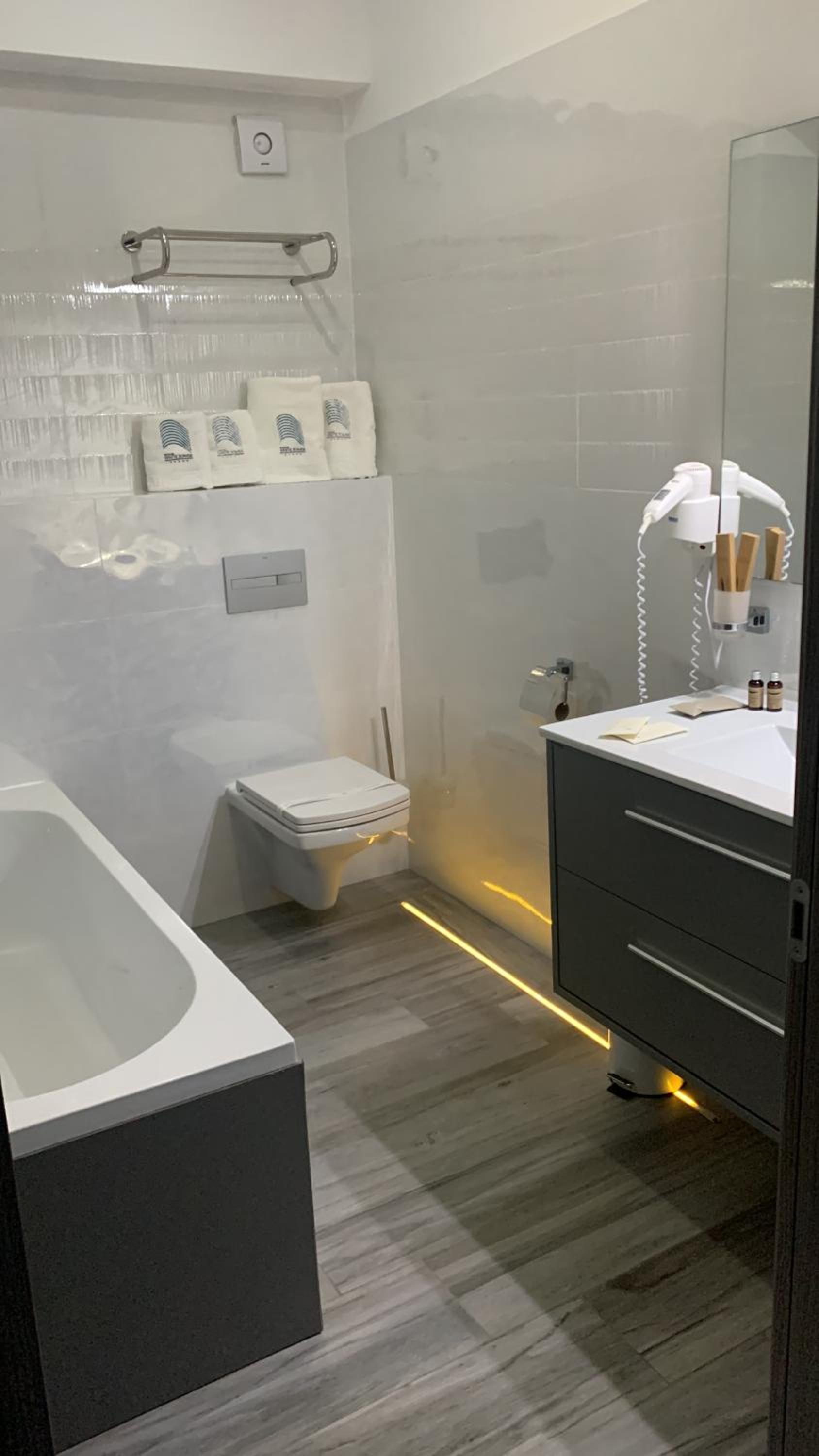 White Tower Studio Mamaia 807