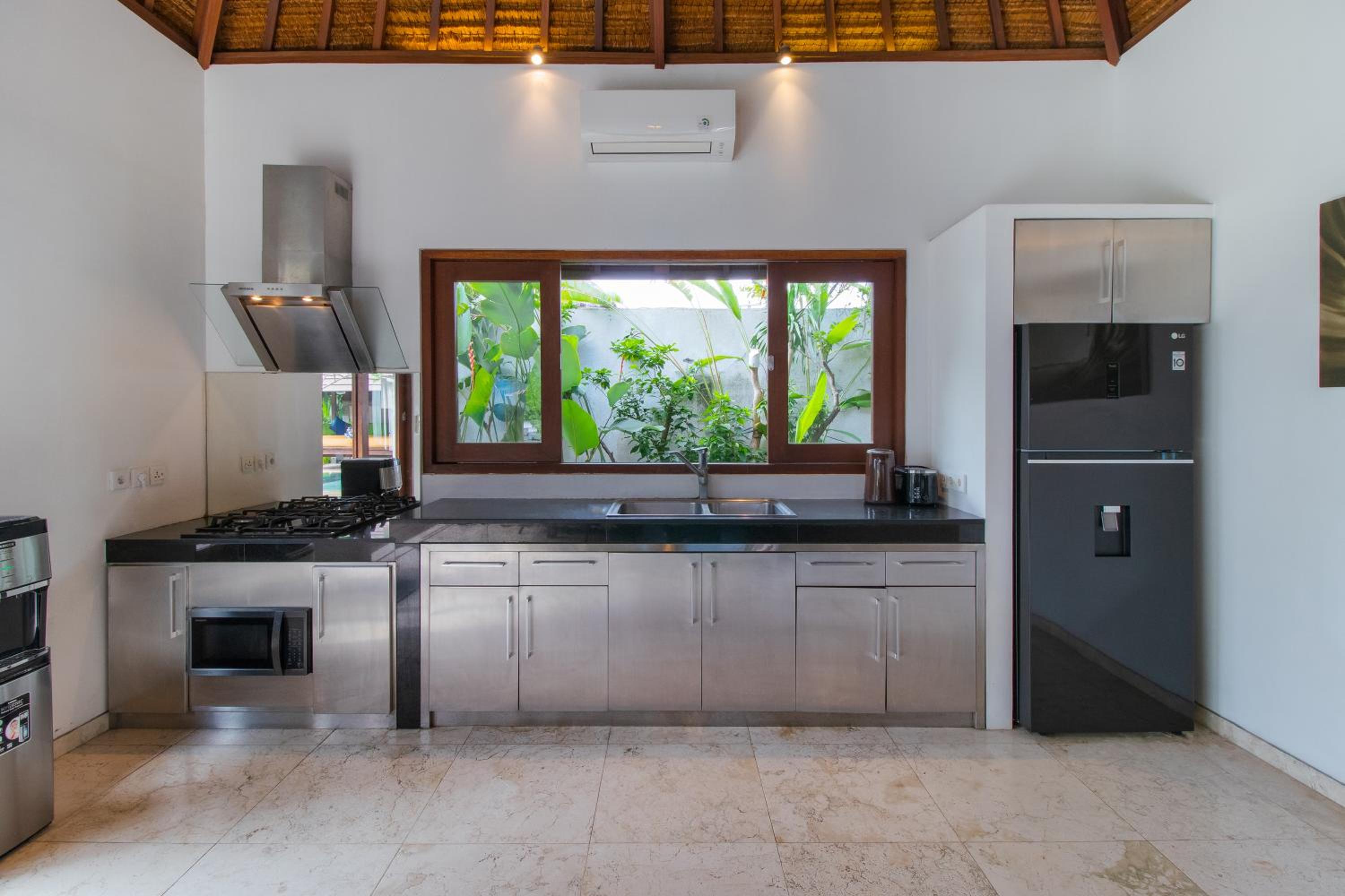 Villa Bon Bon, 100m from Beach, Ideal for Families view 4