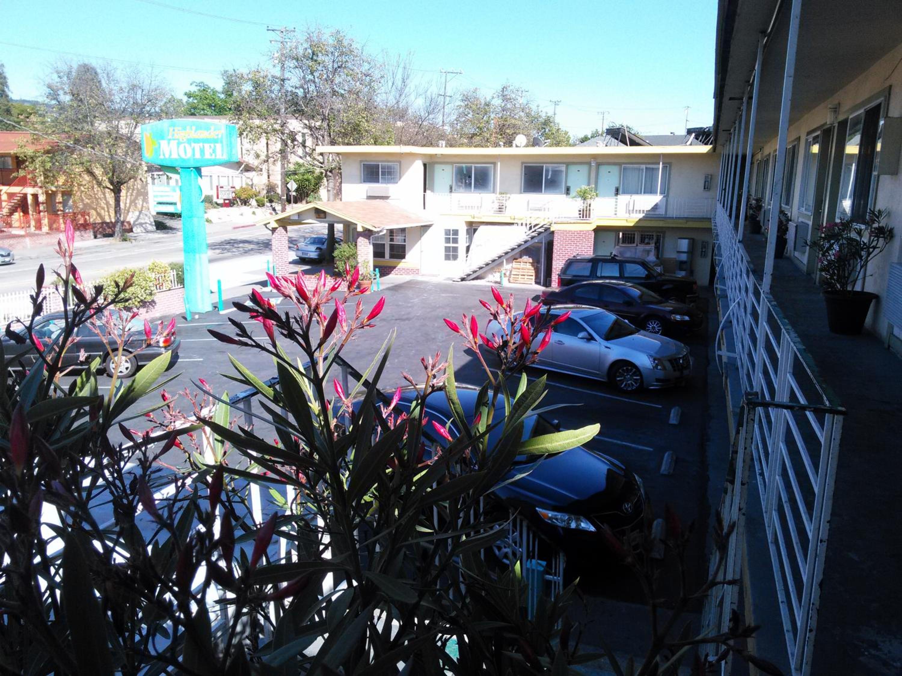 Highlander Motel