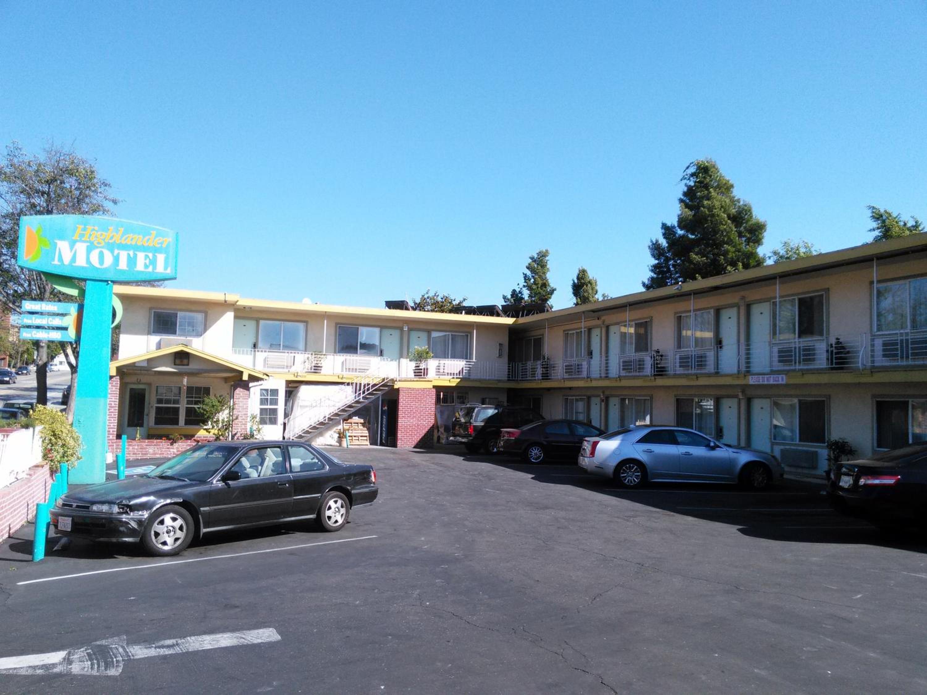 Highlander Motel