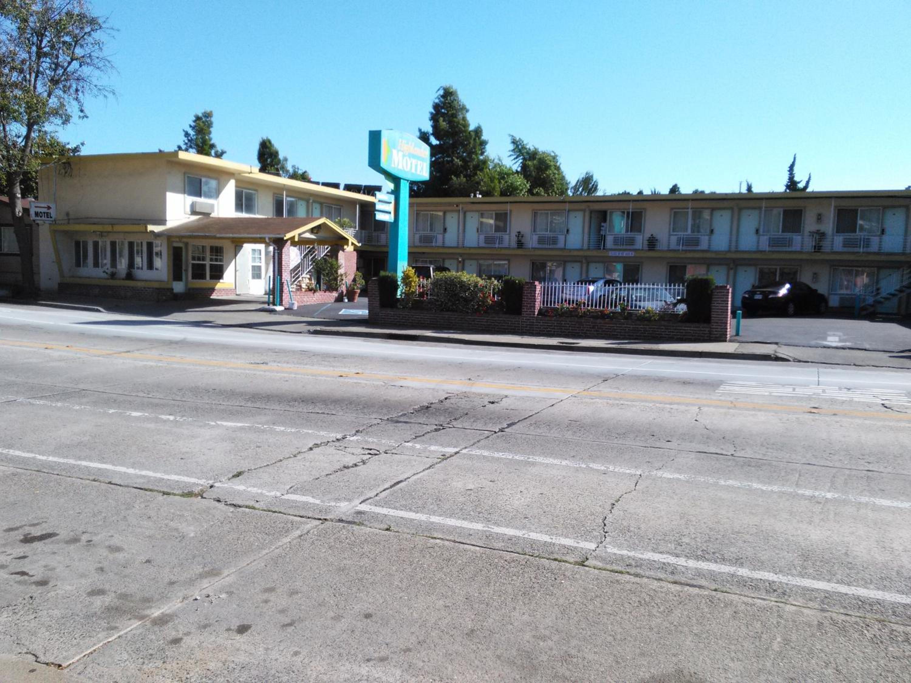 Highlander Motel