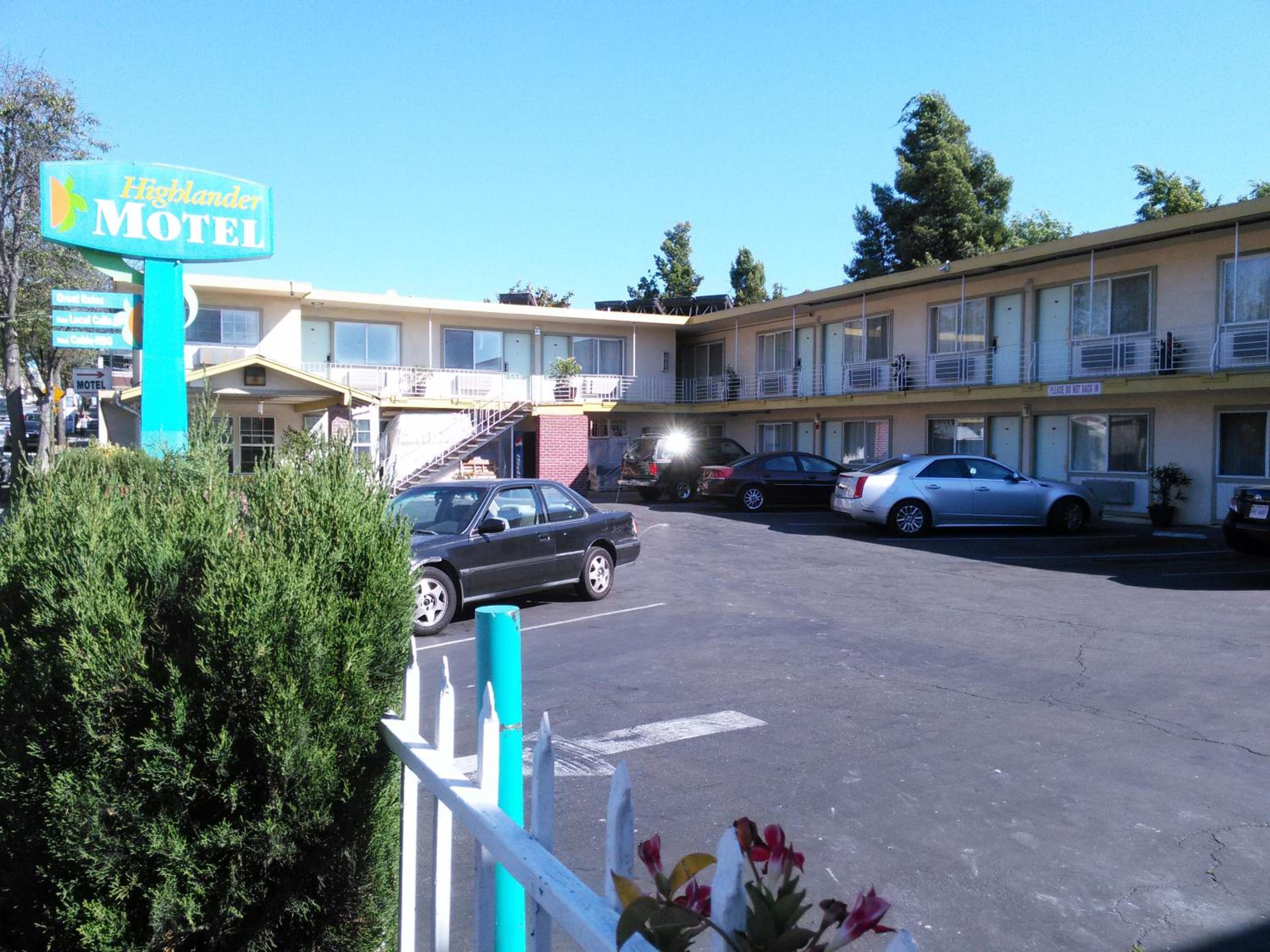 Highlander Motel
