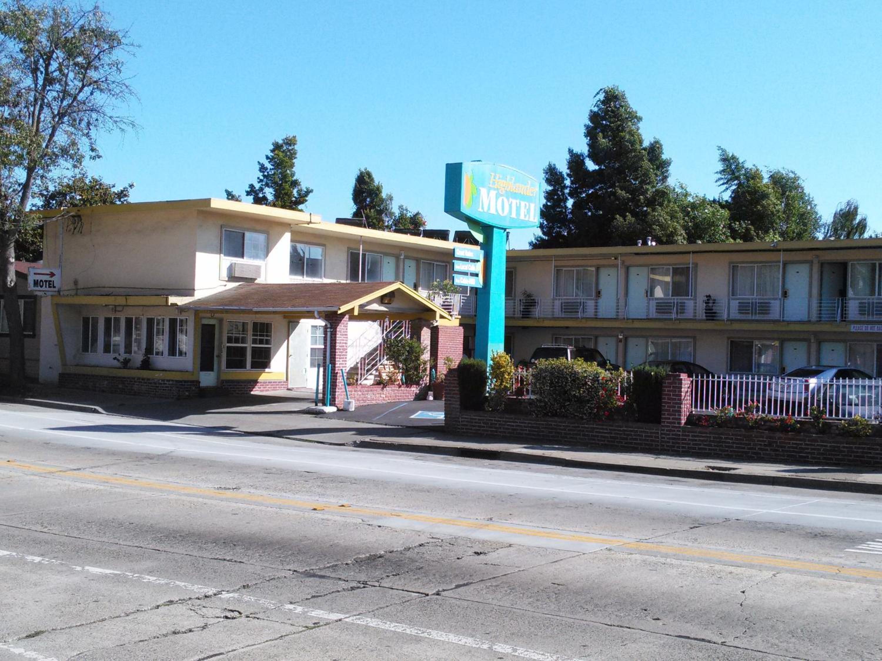 Highlander Motel