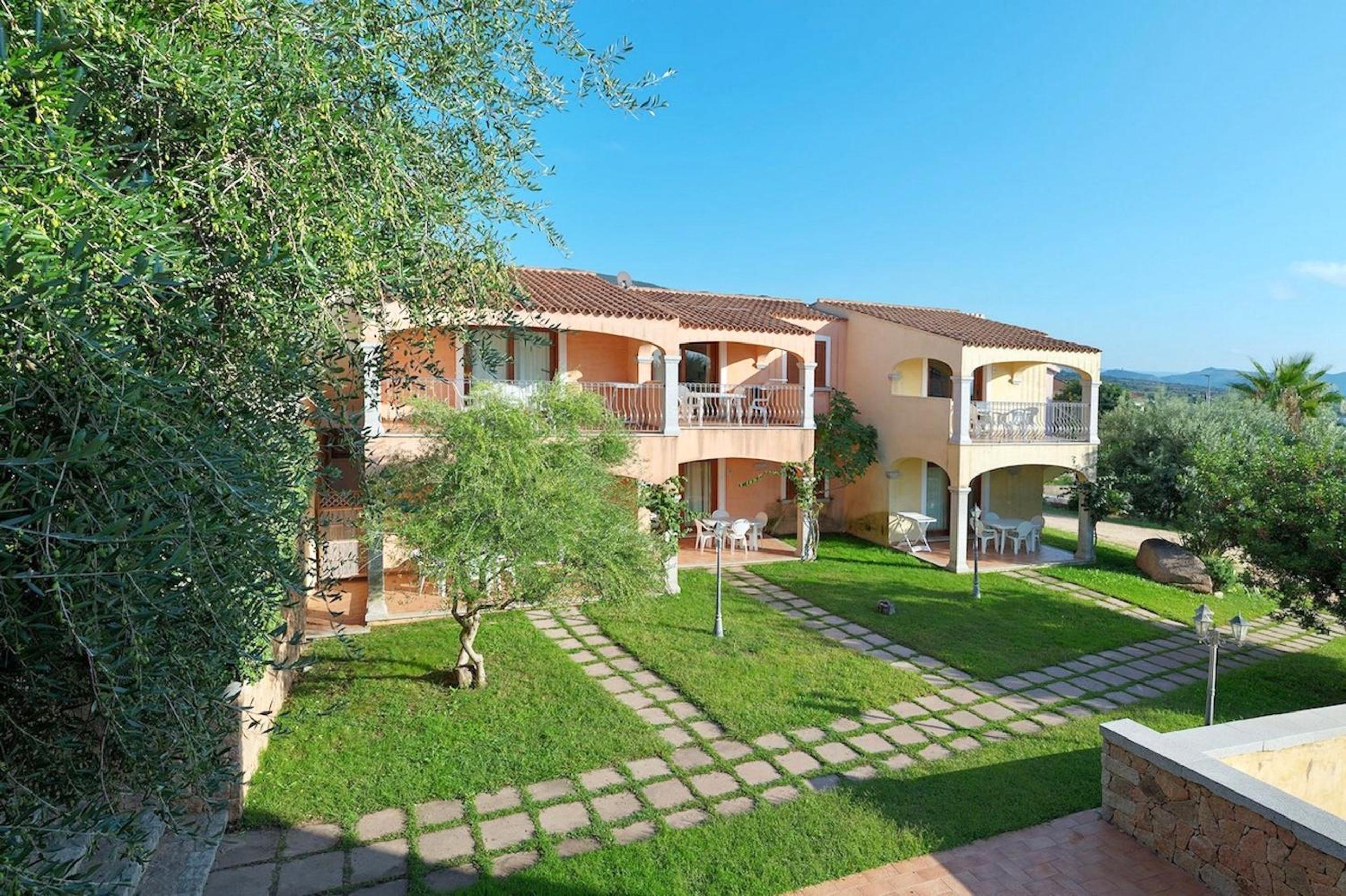ISA-Residence with swimming-pool in Badesi, apartments with air conditioning and private outdoor space view 4