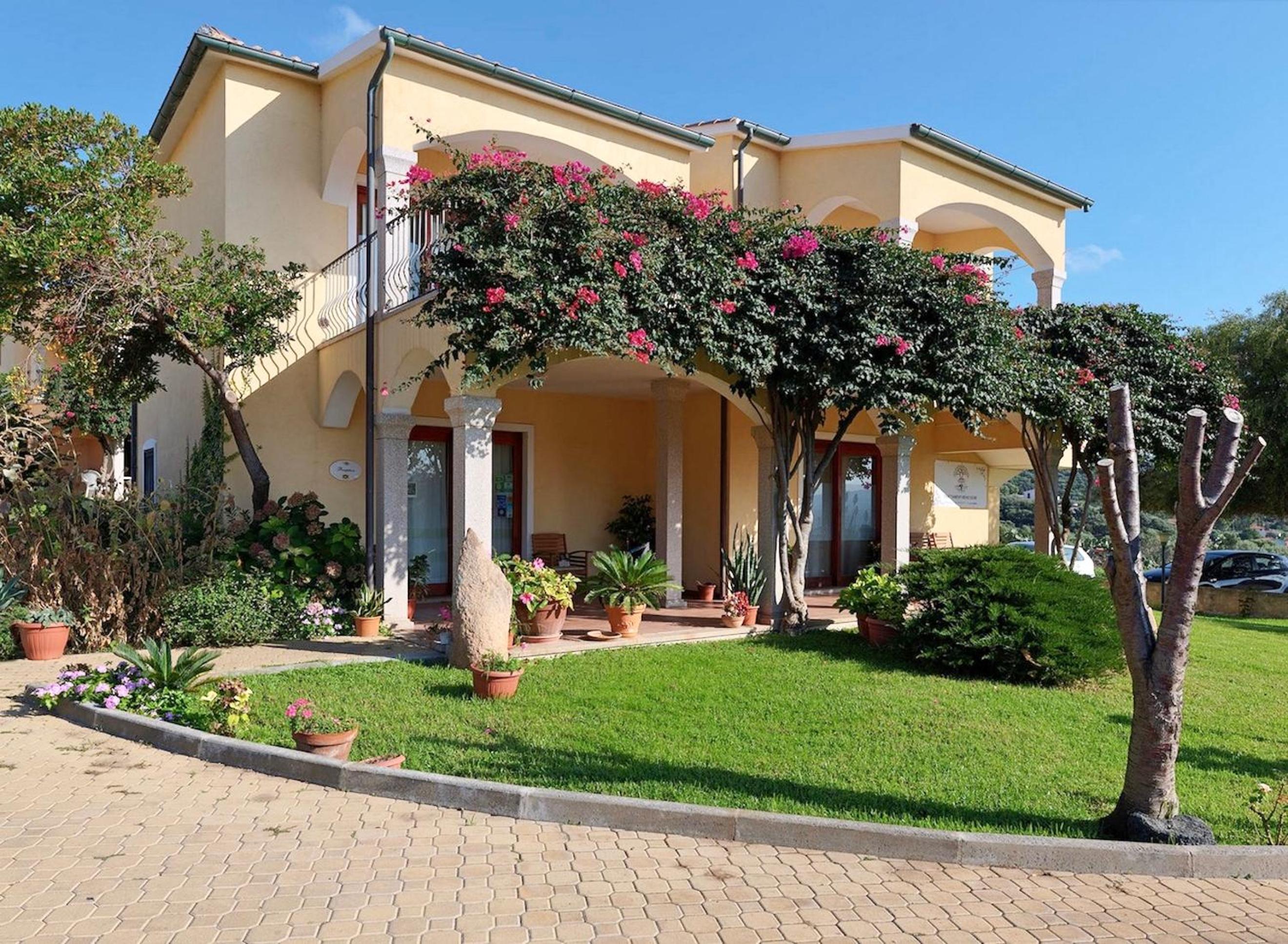ISA-Residence with swimming-pool in Badesi, apartments with air conditioning and private outdoor space view 3