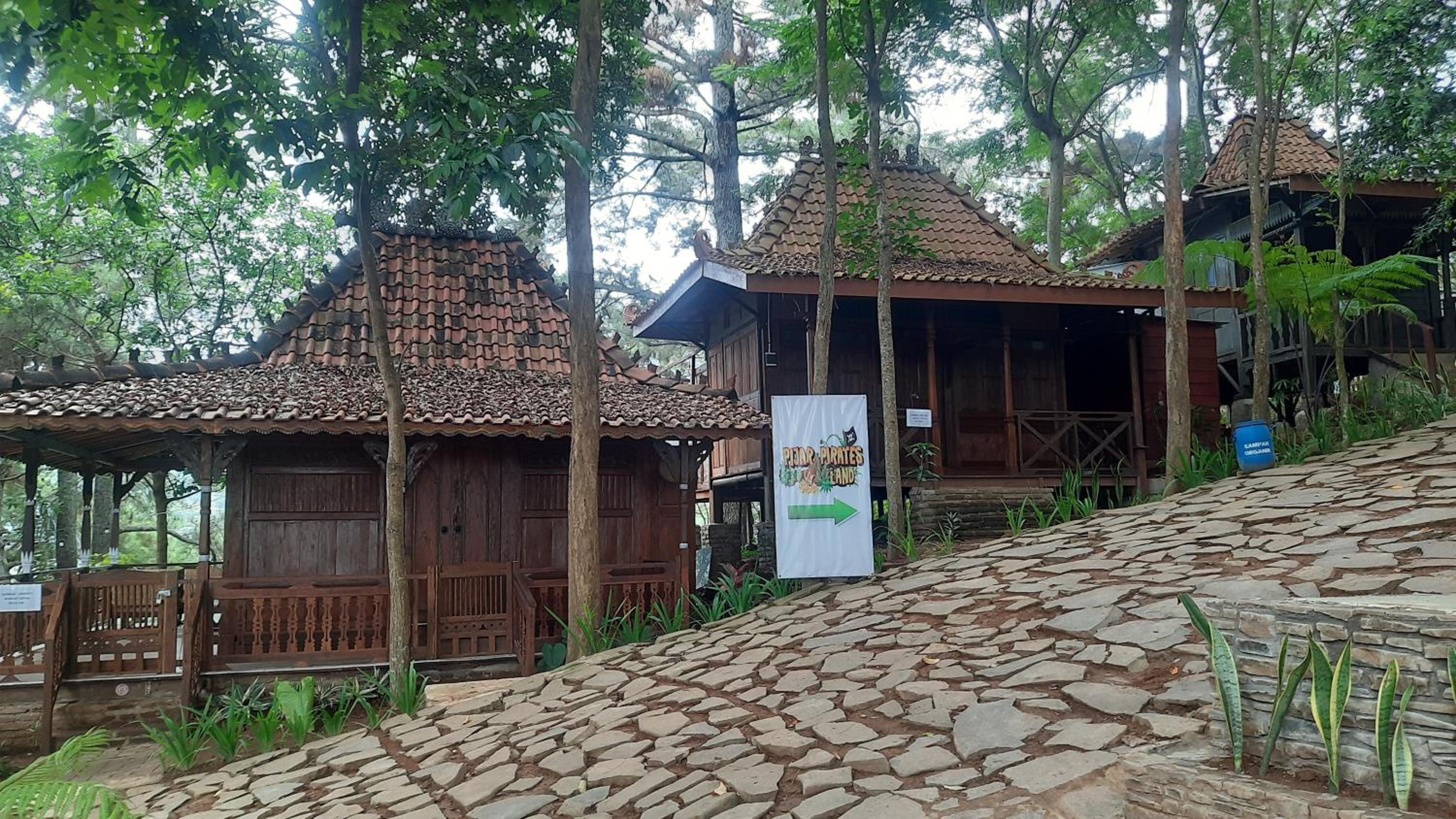 Pijar Resort Powered by Cocotel, Kudus - 11