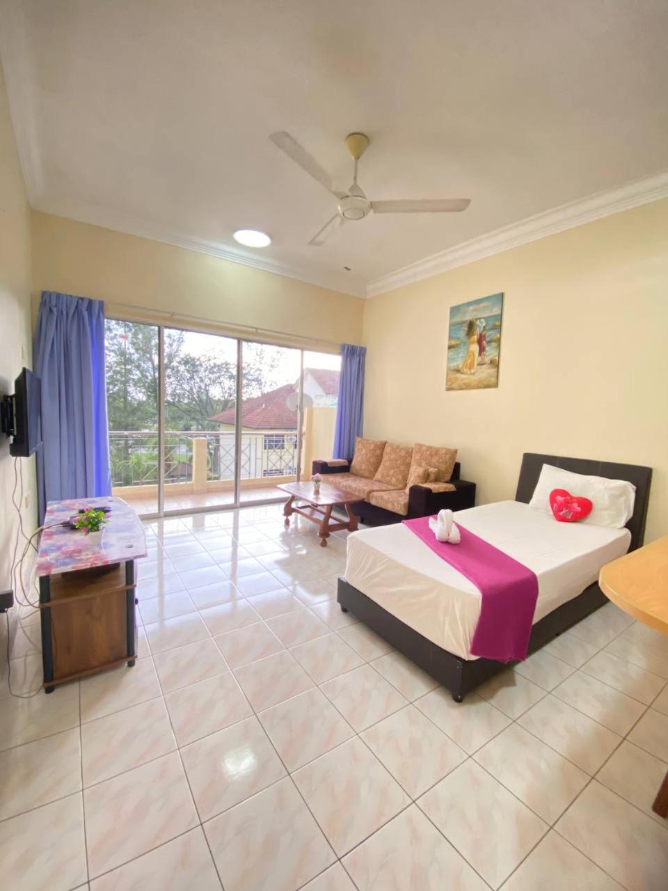 Teluk Batik Holiday Apartment