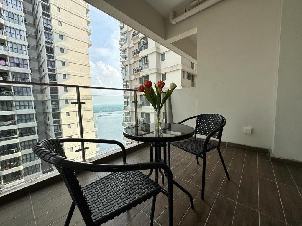 DangaBay 3Bedroom Balcony WiFi Netflix High Floor