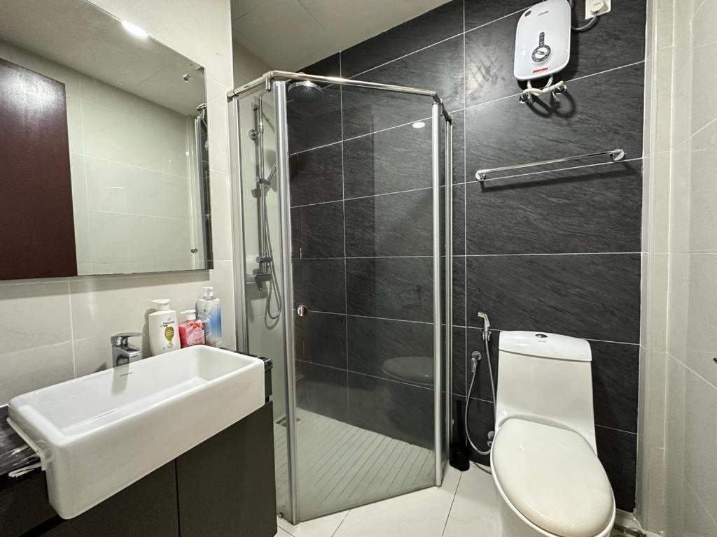 DangaBay 3Bedroom Balcony WiFi Netflix High Floor