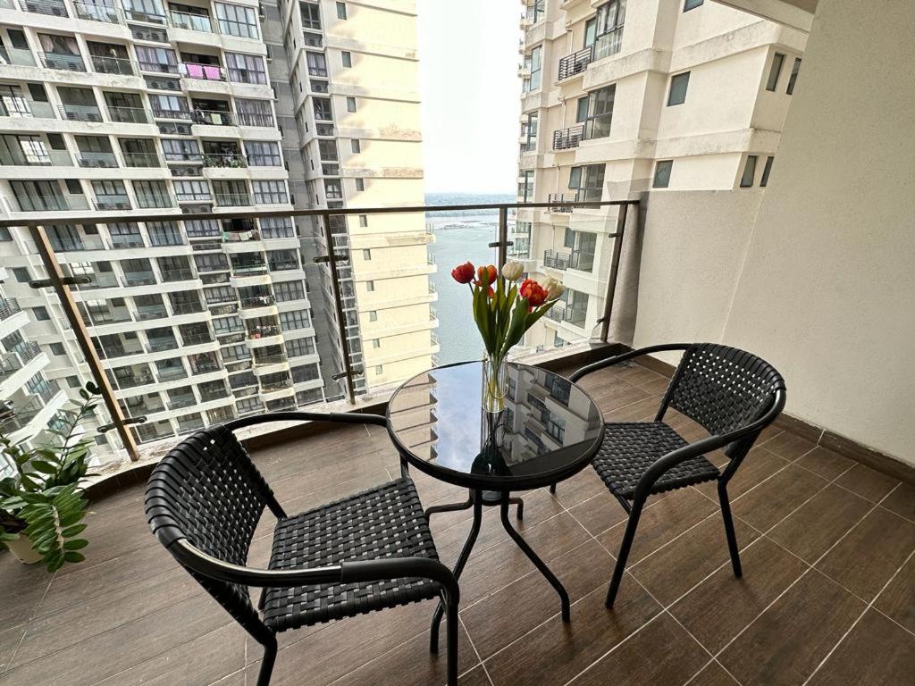 DangaBay 3Bedroom Balcony WiFi Netflix High Floor