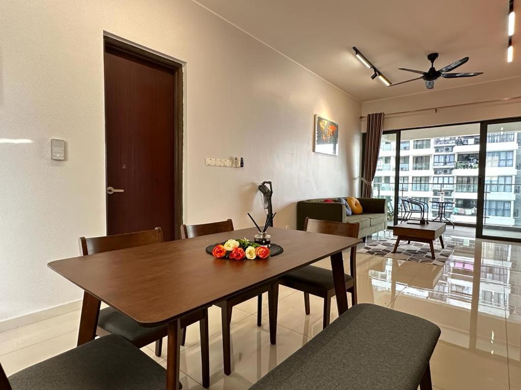 DangaBay 3Bedroom Balcony WiFi Netflix High Floor
