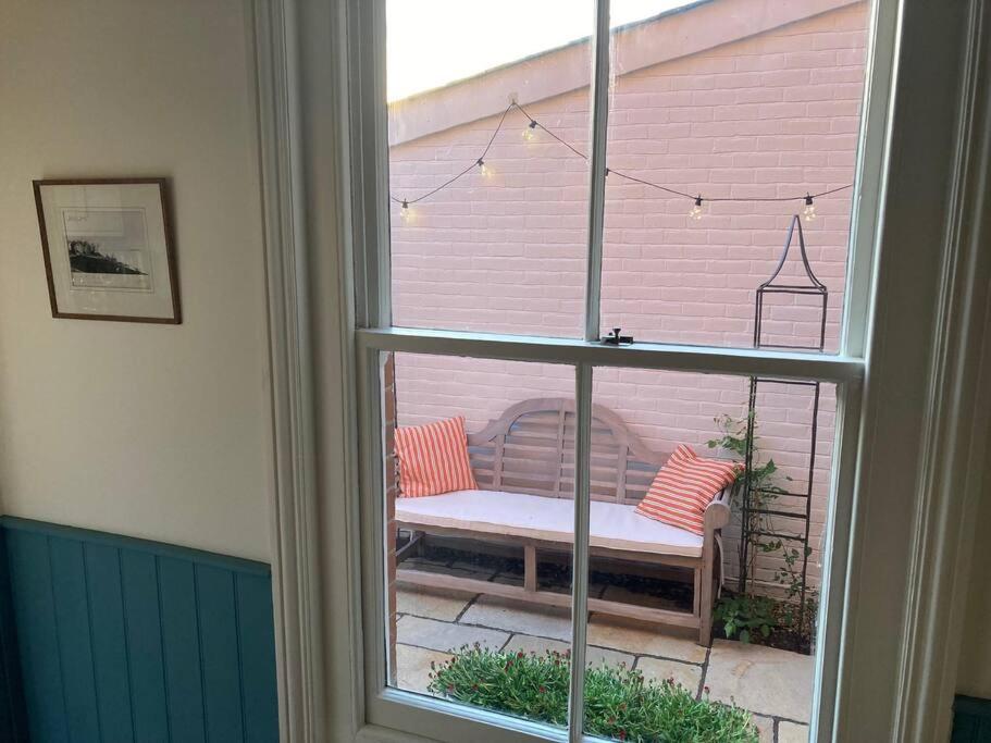 Pretty coastal victorian cottage in Yarmouth IOW view 5