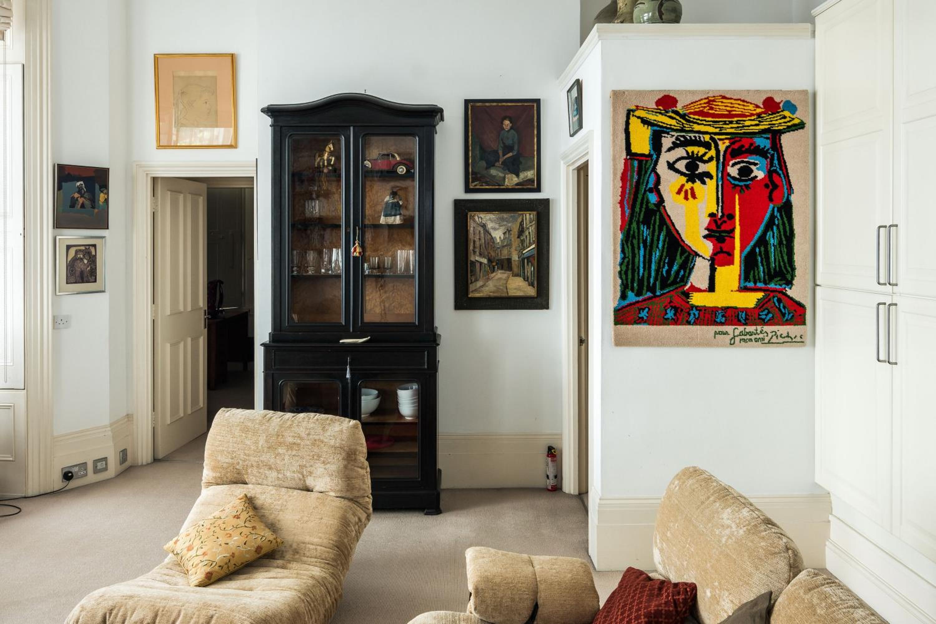 Sleek Simple & Peaceful 1BD Flat Kensington