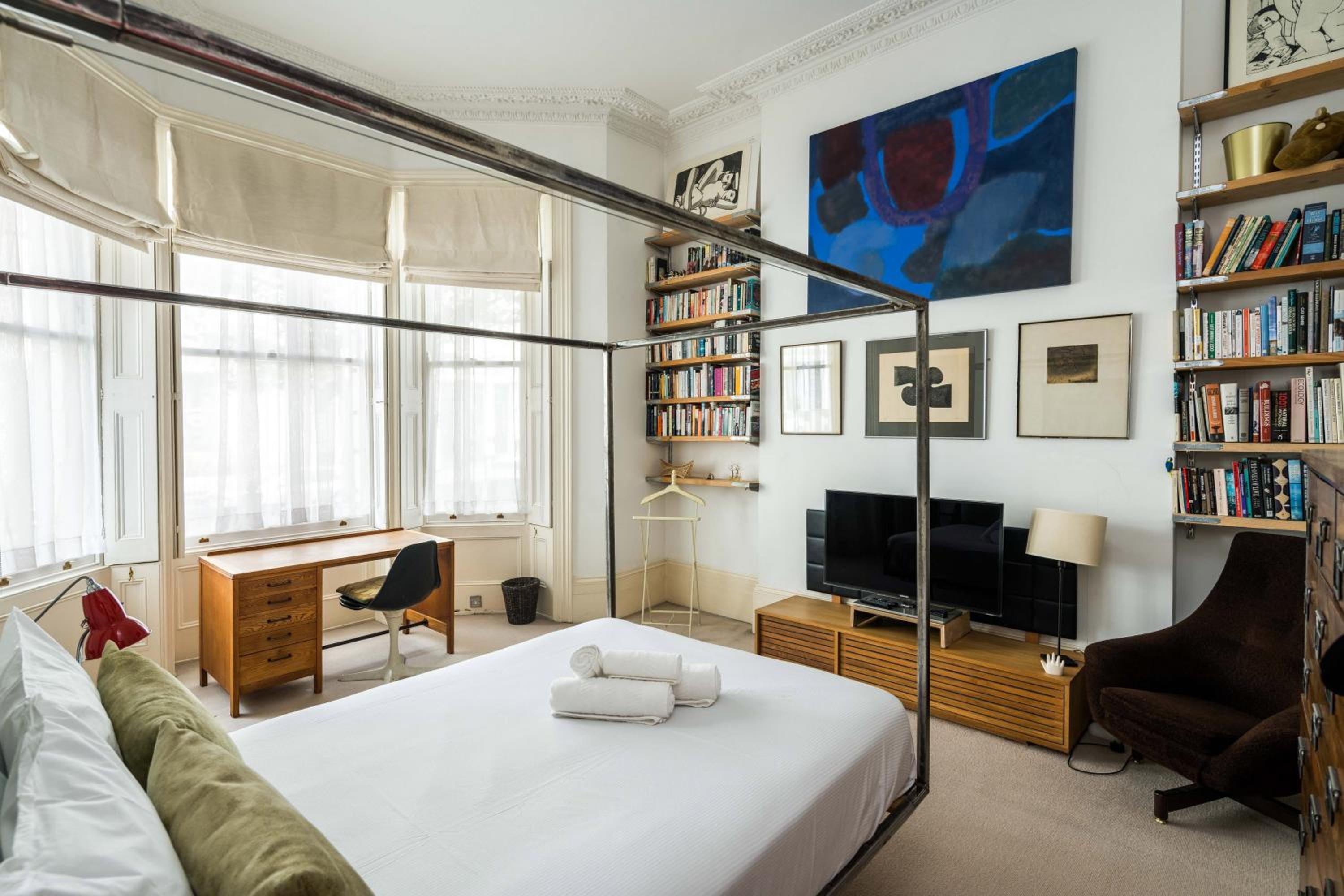 Sleek Simple & Peaceful 1BD Flat Kensington
