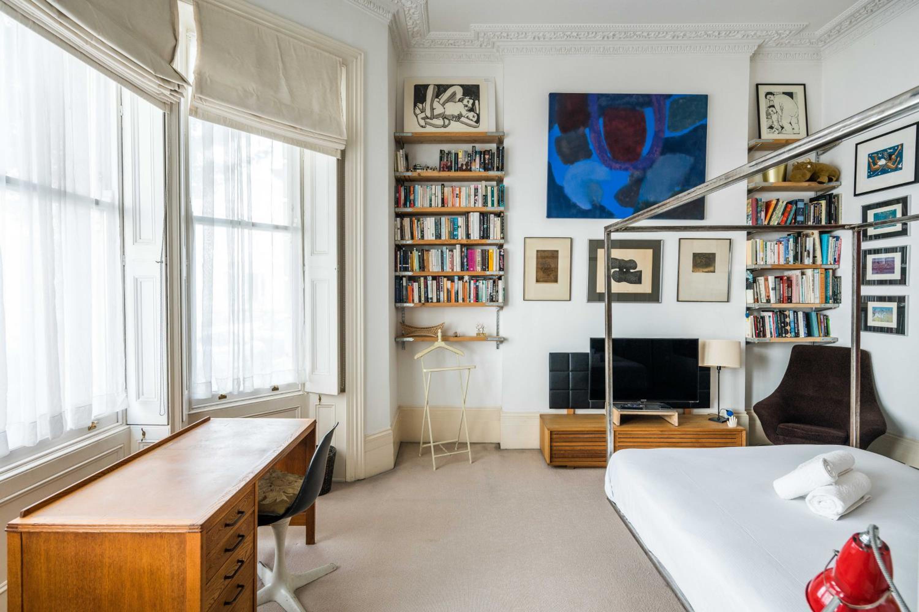 Sleek Simple & Peaceful 1BD Flat Kensington